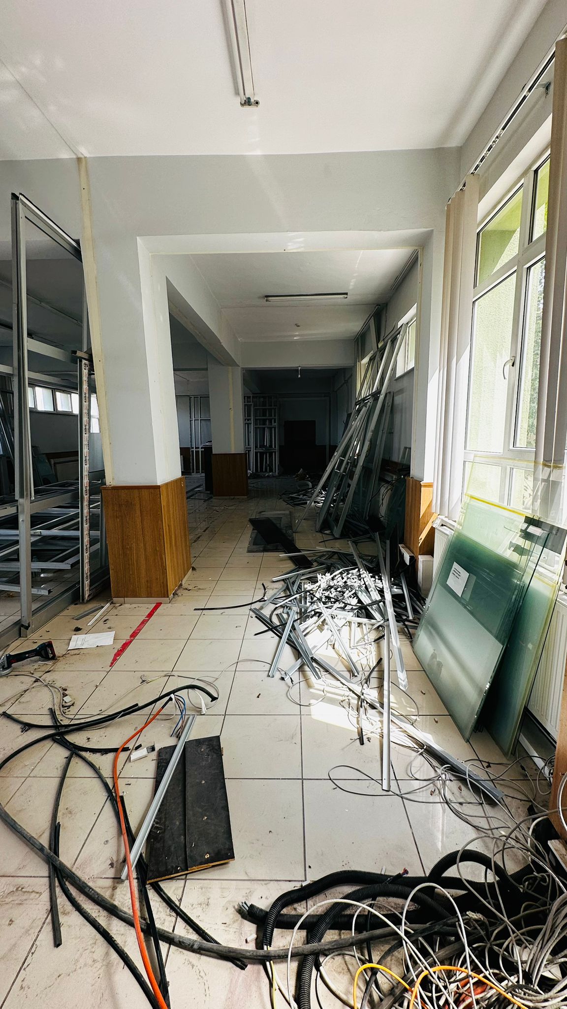 19.06.2025 tarihinde ihalesi yapılan il müdürlüğümüz hizmet binası onarım işinin, 28.07.2025 tarihinde yer teslimi yapılmış ve çalışmalara başlanmıştır. Müdürlüğümüze hayırlı olsun.