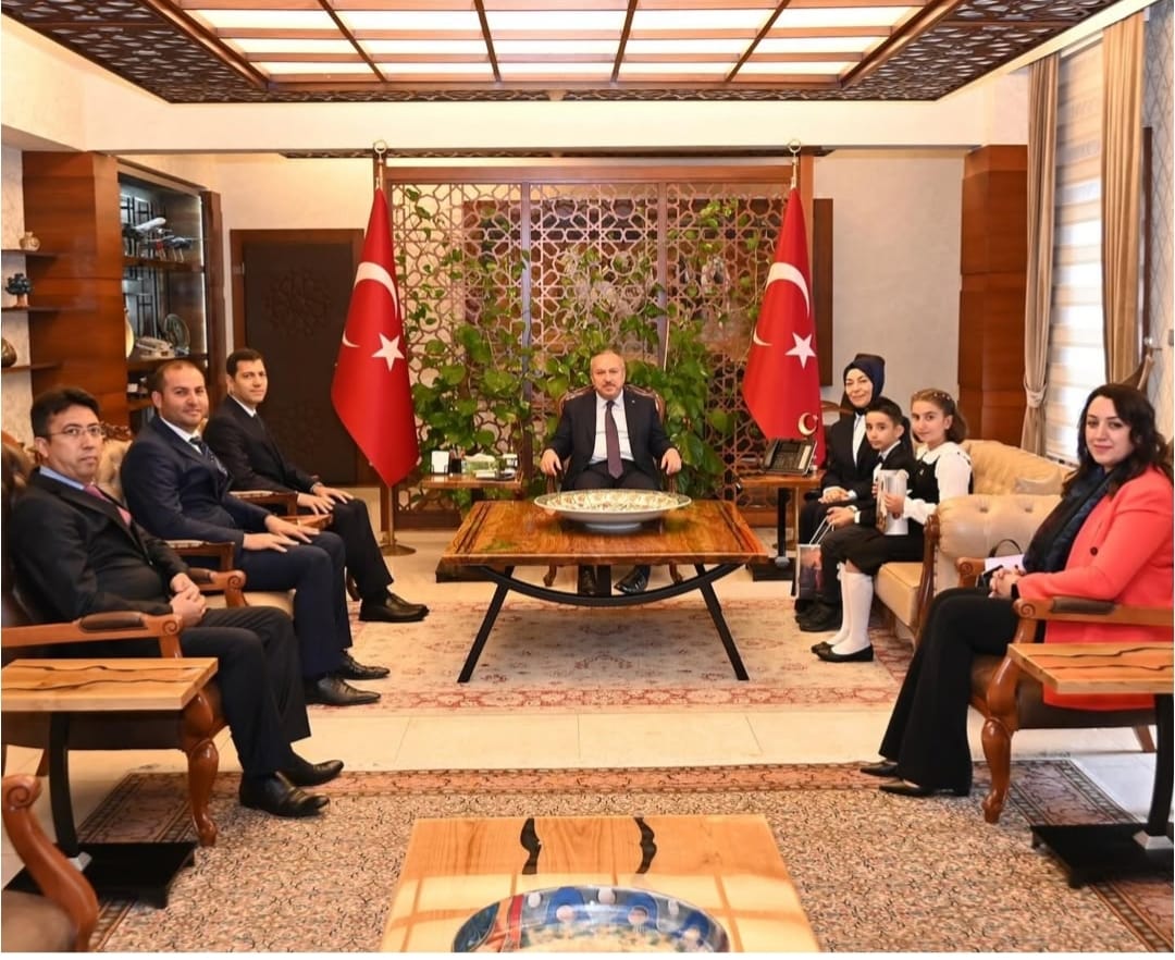 5 Haziran Dünya Çevre Günü dolayısıyla küçük yavrularımız ve Müdürlüğümüz Personelleri, Sayın Valimiz Ali FİDAN'a ziyarette bulunmuşlardır.