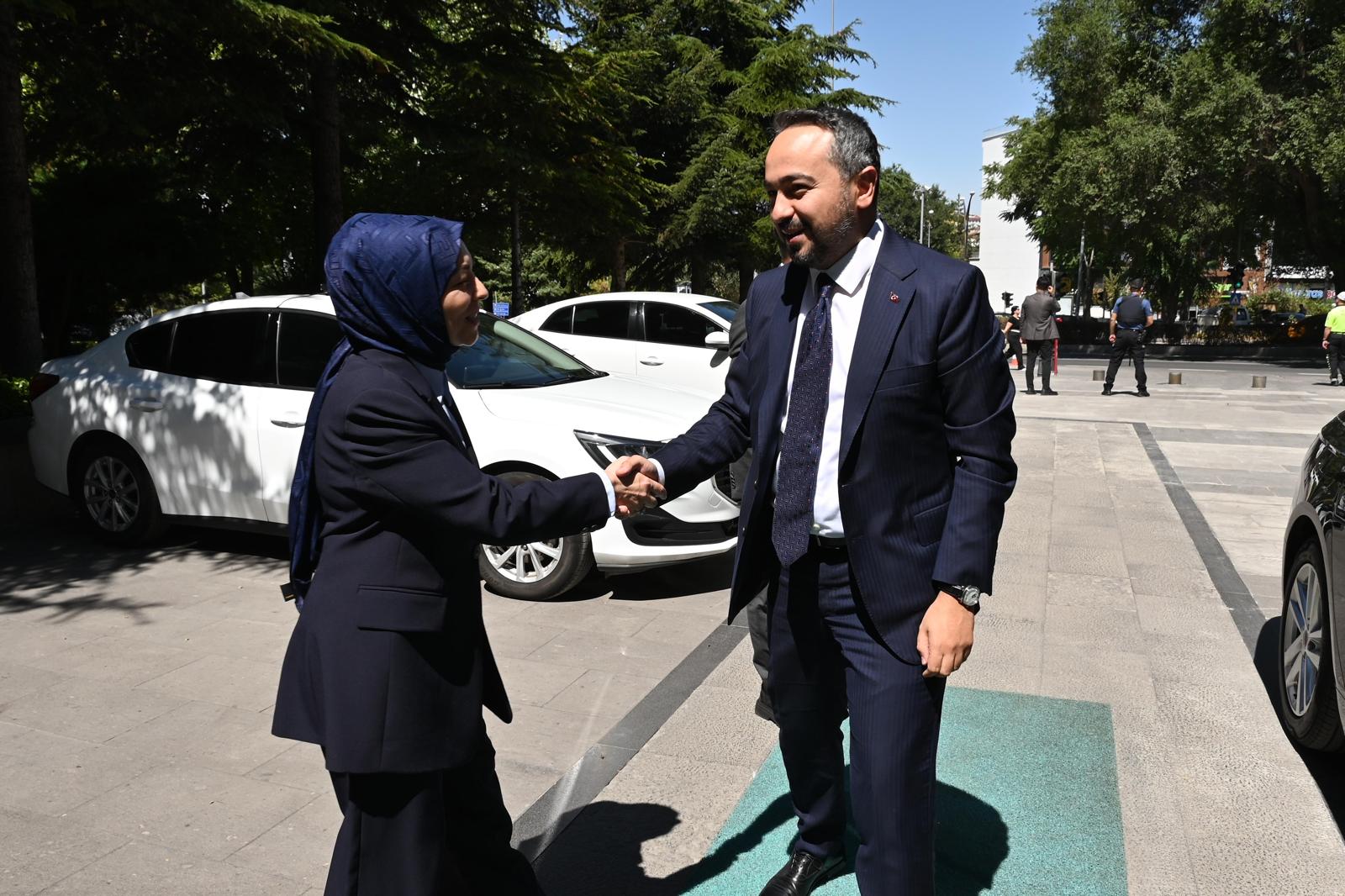 Bakan Yardımcımız  Sayın Burak DEMİRALP, Bakanlığımız Personel Genel Müdürü Sayın Halil ERDOĞAN ve İl Müdürümüz Sayın Yasemin DEMİRÖRS ile birlikte Nevşehir Valimiz Sayın Ali FİDAN’ı makamında ziyaret etmişdir.