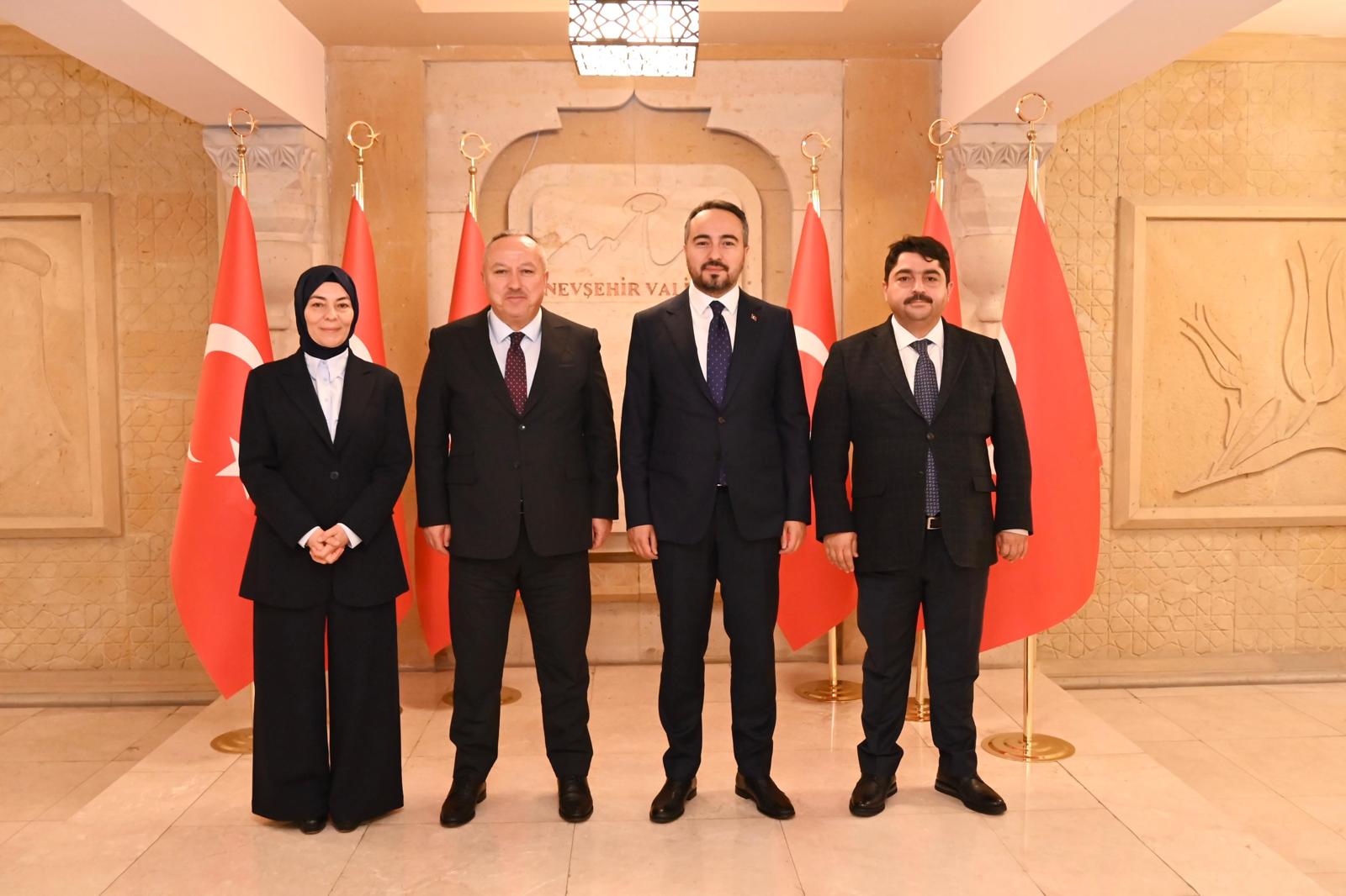 Bakan Yardımcımız  Sayın Burak DEMİRALP, Bakanlığımız Personel Genel Müdürü Sayın Halil ERDOĞAN ve İl Müdürümüz Sayın Yasemin DEMİRÖRS ile birlikte Nevşehir Valimiz Sayın Ali FİDAN’ı makamında ziyaret etmişdir.