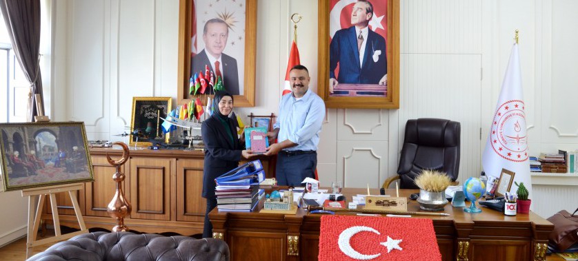 İl Müdürümüz Sn.Yasemin DEMİRÖRS  Hanımefendi, Kozaklı Kaymakamı Sn.Yasin GÜRKAN'ı makamında ziyaret etmiştir. Sayın Kaymakamımıza misafirperverlikleri için teşekkür ederiz.