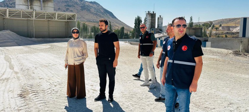 İl Müdürümüz Sn.Yasemin DEMİRÖRS Beton santralinde yerinde incelemelerde bulunmuştur.