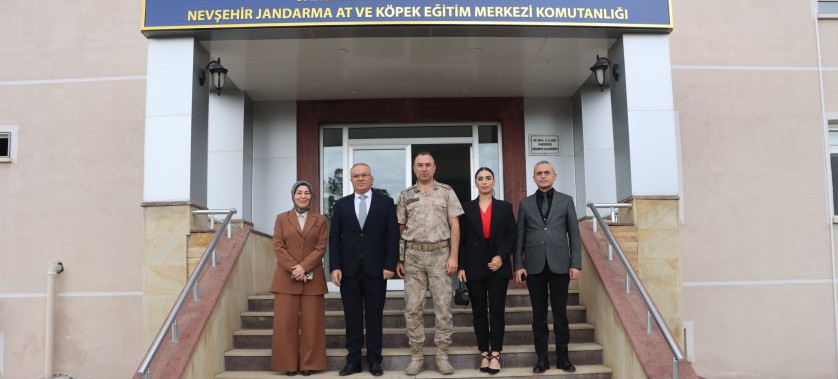 İl Müdürümüz Sn.Yasemin DEMİRÖRS Hanımefendi Nevşehir (JAKEM) Komutanı J. Albay Sn. Hüseyin FIRAT'I makamında ziyaret etmiştir. Misafirperverliklerinden dolayı Sn. Komutanımıza teşekkür ederiz.
