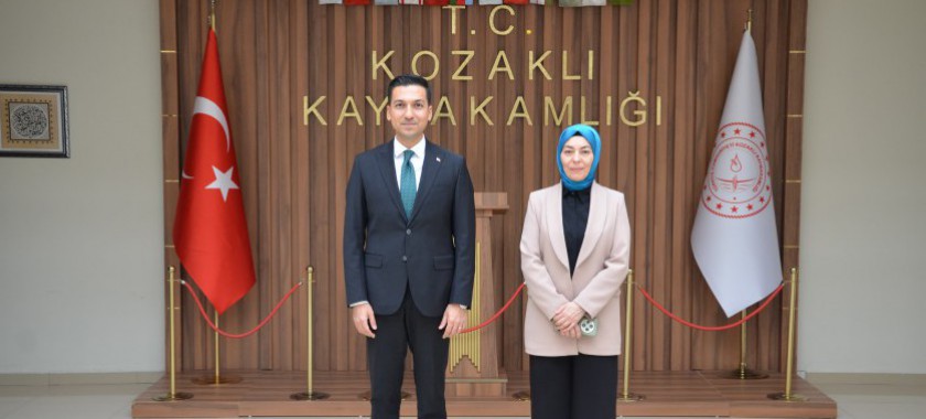İl Müdürümüz Sn. Yasemin DEMİRÖRS Hanımefendi Nevşehir Kozaklı ilçesi Kaymakamlığına atanan Sn. Uğur SAVAŞ beyefendiyi makamında ziyaret etmiştir. Sn. Kaymakamımıza hayırlı olsun diler göstermiş olduğu misafirperverlikten dolayı teşekkür ederiz.