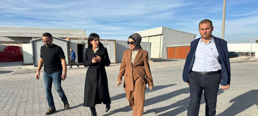 İl Müdürümüz Sn.Yasemin DEMİRÖRS Hanımefendi ve Çed ve Çevre izinleri Şube Müdürü Mehmet YILDIRIM Nevşehir Acıgöl OSB'de faaliyet gösteren Patates cips  fabrikasında denetimlerde bulunmuştur.