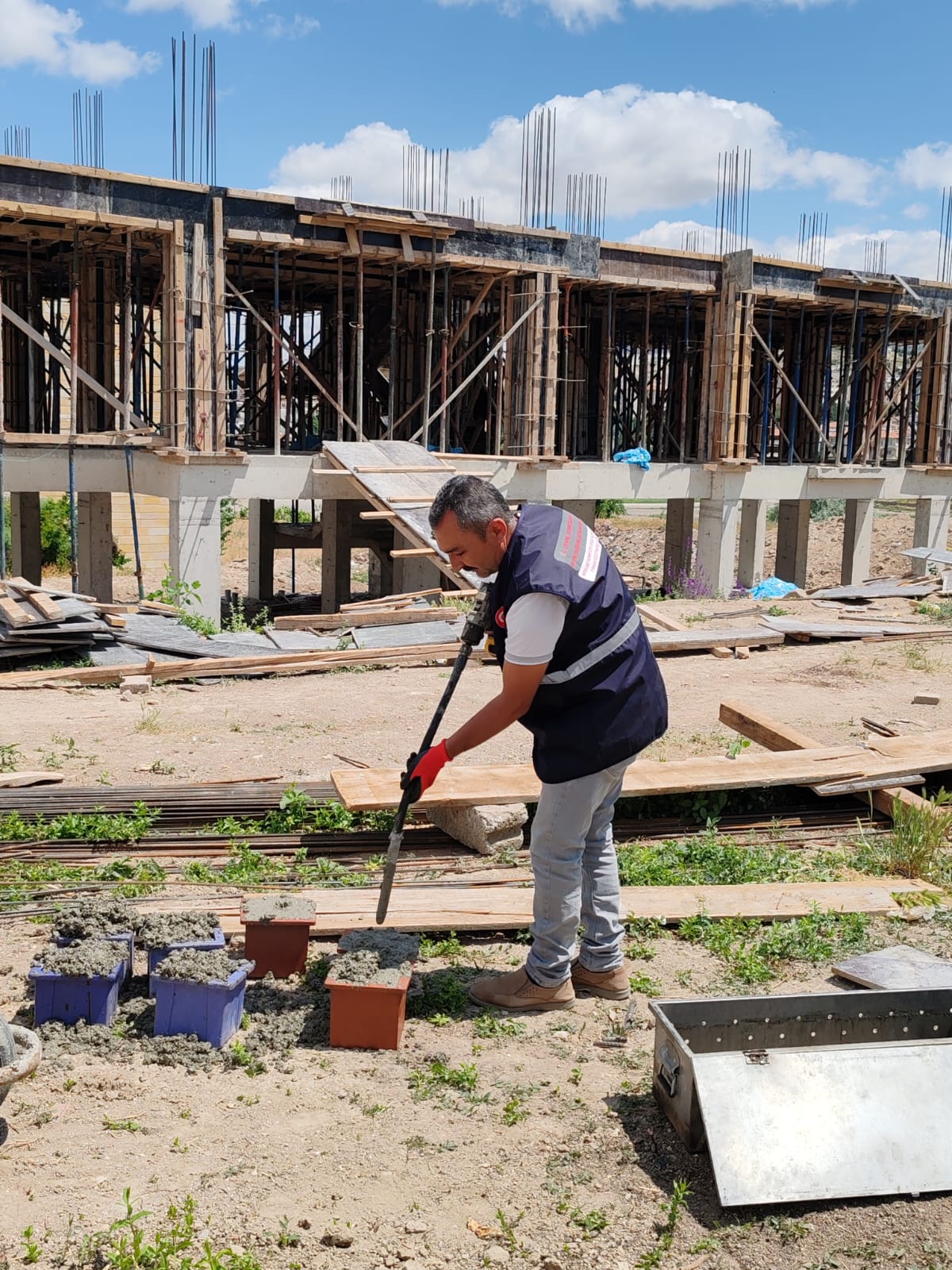İl Müdürlüğümüz Personellerince Beton numunesi örneği alınmıştır.