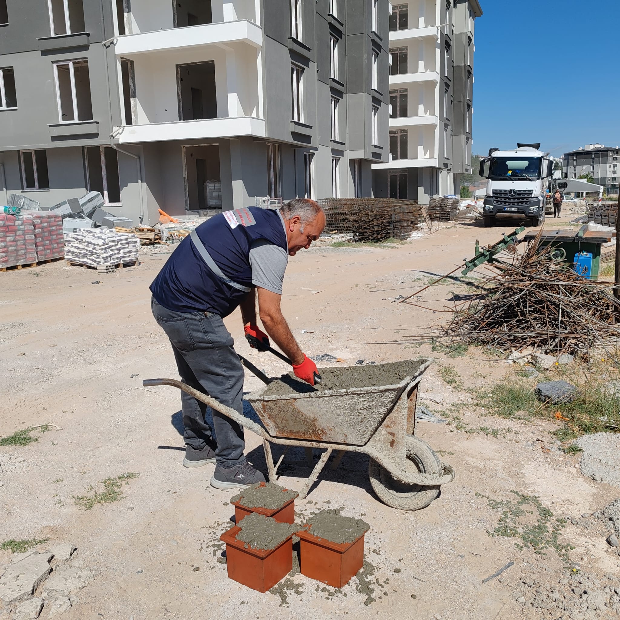İl Müdürlüğümüz Personellerince Beton numunesi örneği alınmıştır.