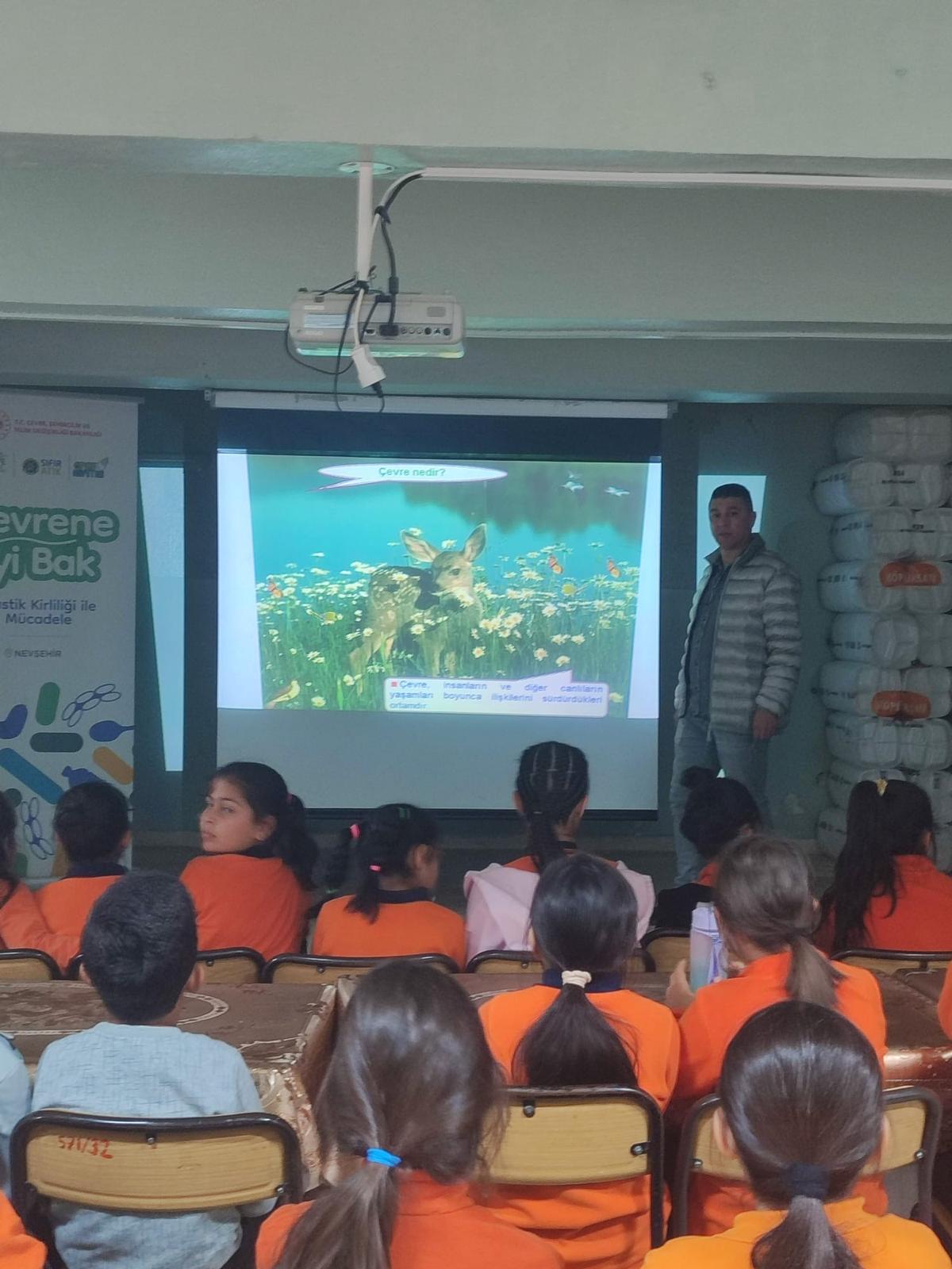 İl Müdürlüğümüz yetkililerince İlkokul ve Anaokullarında Sıfır Atık konulu eğitim verilmiştir.