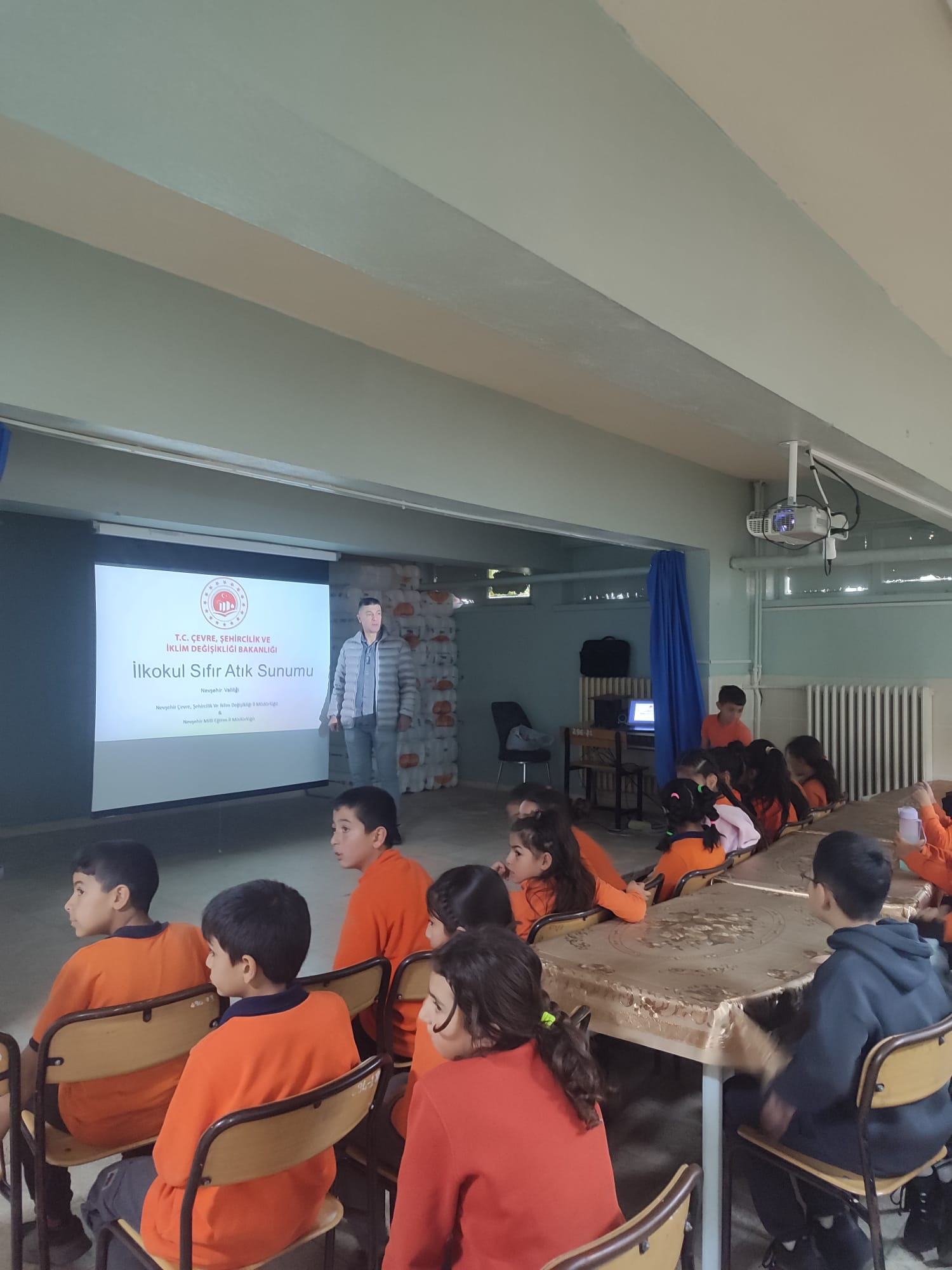 İl Müdürlüğümüz yetkililerince İlkokul ve Anaokullarında Sıfır Atık konulu eğitim verilmiştir.
