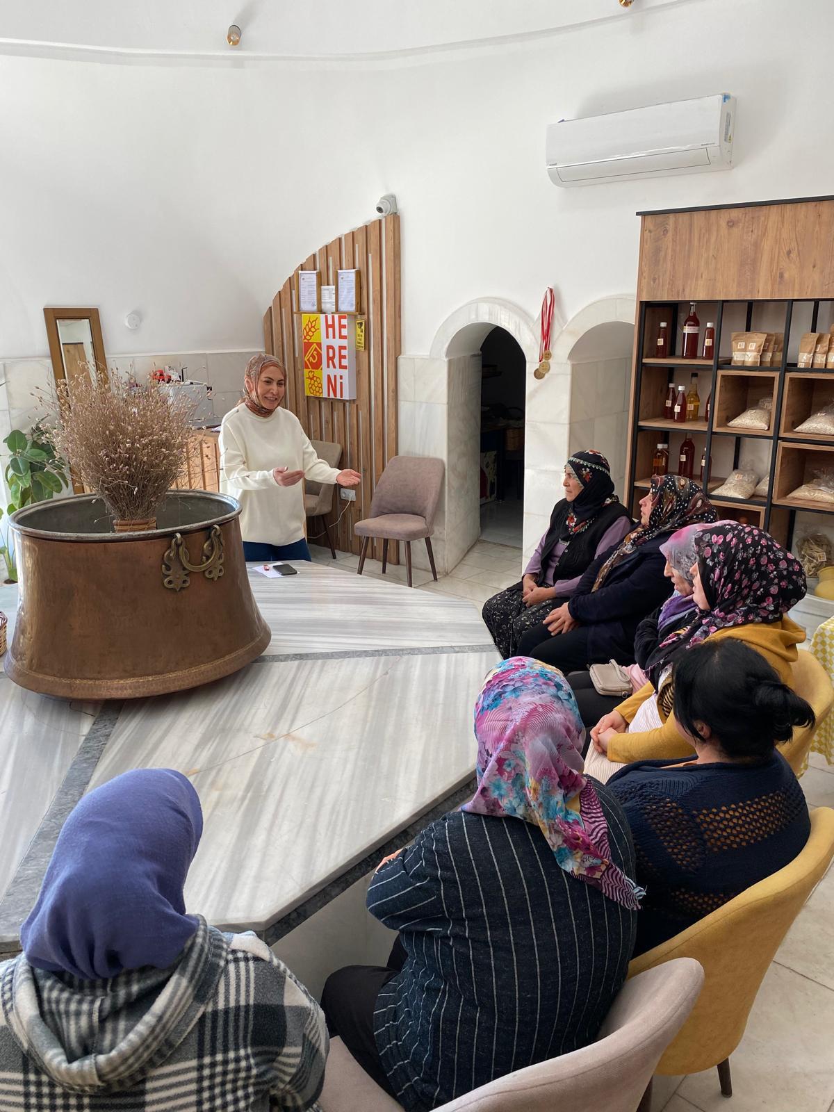 İl Müdürlüğümüz personelince S.S. Ortahisar Hereni Kadın Girişimi Üretim ve İşletme Kooperatifine 19.11.2025 tarihinde  Sıfır Atık konulu eğitim verilmiştir.