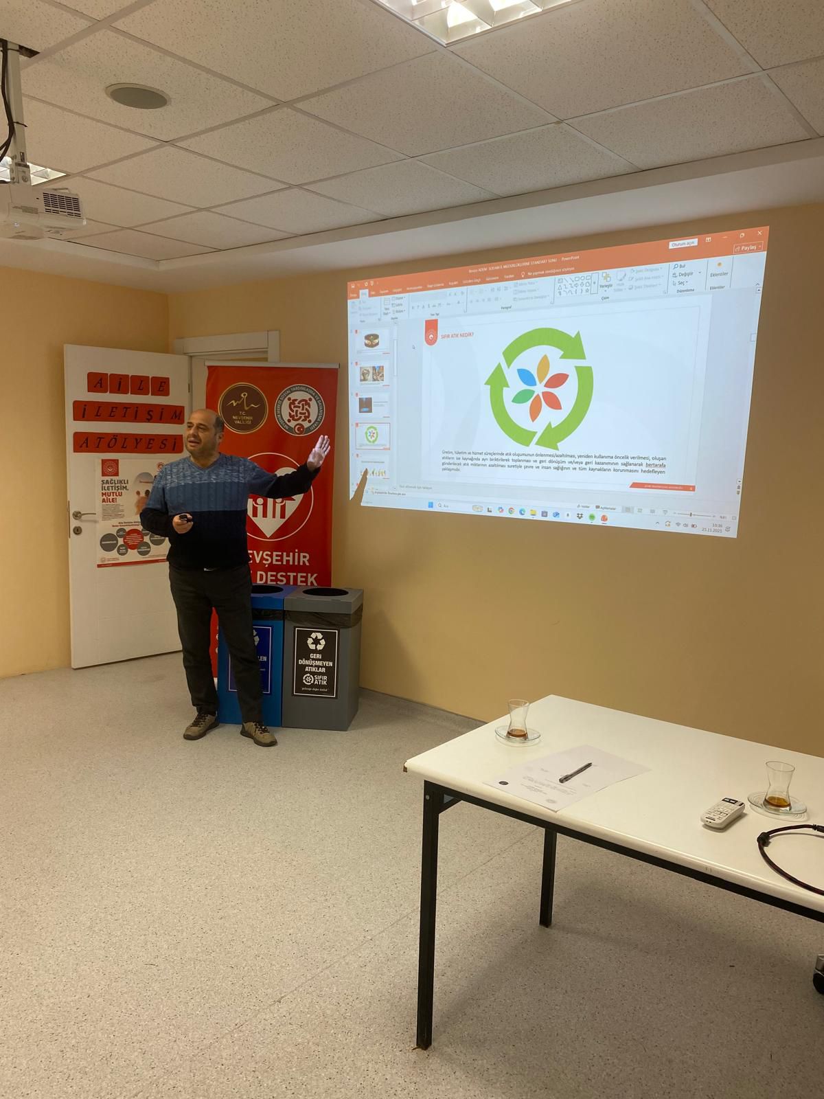 İl Müdürlüğümüz personelince Nevşehir Valiliği Sosyal Dayanışma Vakfı Aile Destek merkezi ve S.S.  Kapadokya ADEM Kadın Girişimi Üretim ve İşletme Kooperatifine 25.11.2025 tarihinde Sıfır Atık konulu eğitim verilmiştir.