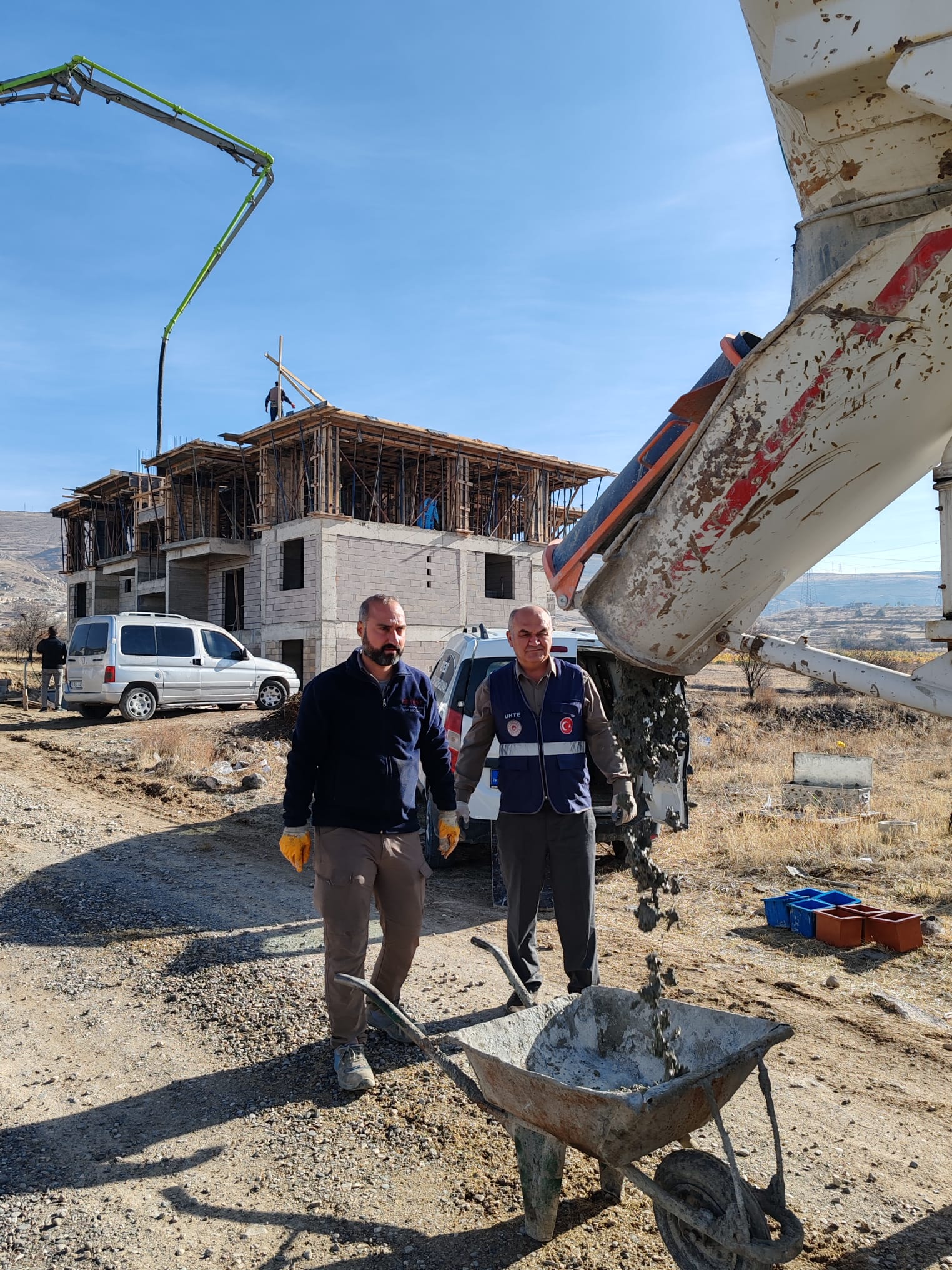 İl Müdürlüğümüz Personellerince Beton numunesi örneği alınmıştır.