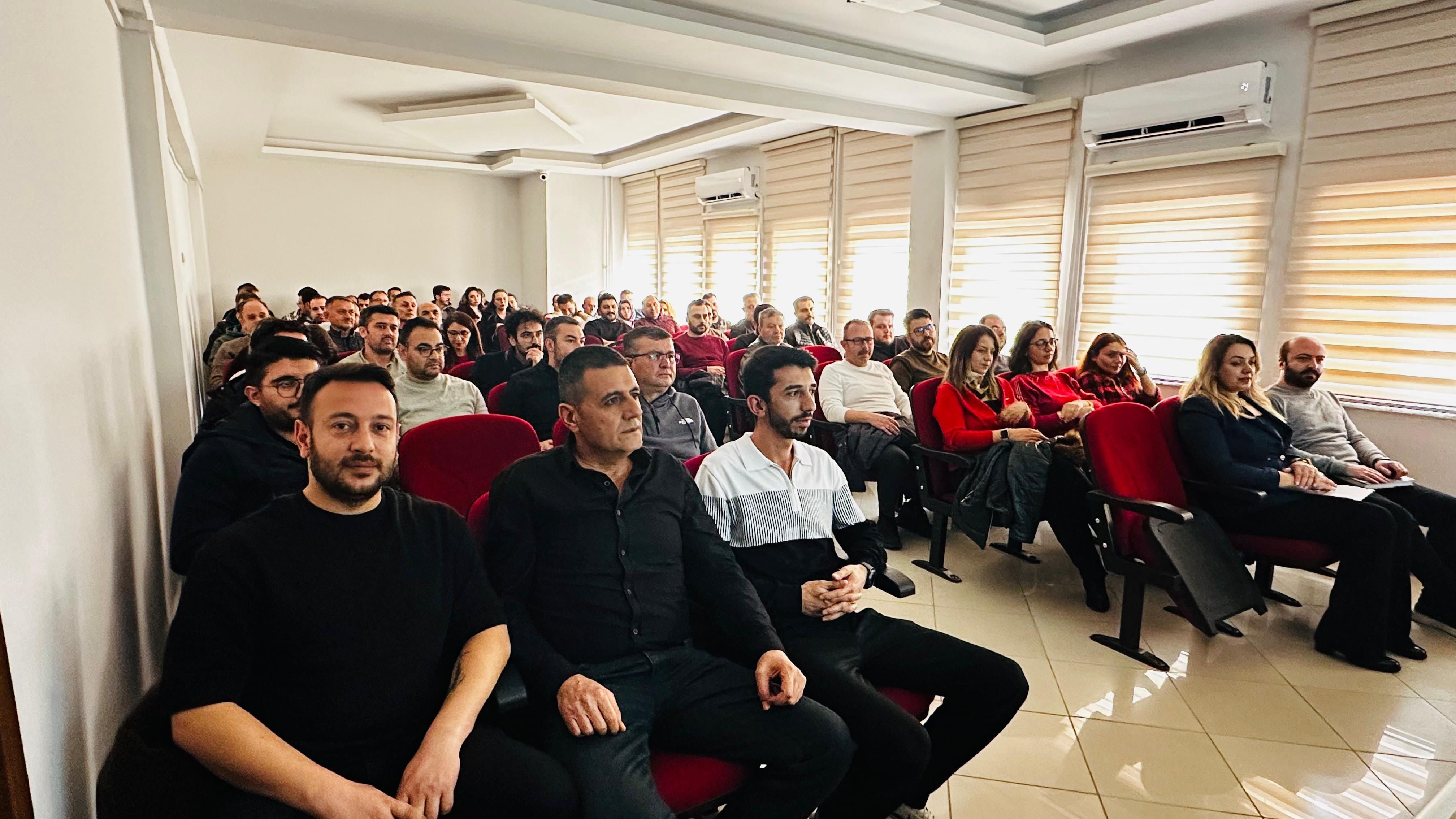 İl Müdürlüğümüz bünyesinde Proje ve Yapım Şube Müdürlüğü tarafından ilimizdeki İnşaat Mühendisi, İnşaat Teknikeri ve Mimar ünvanlı tüm kamu çalışanlarına 