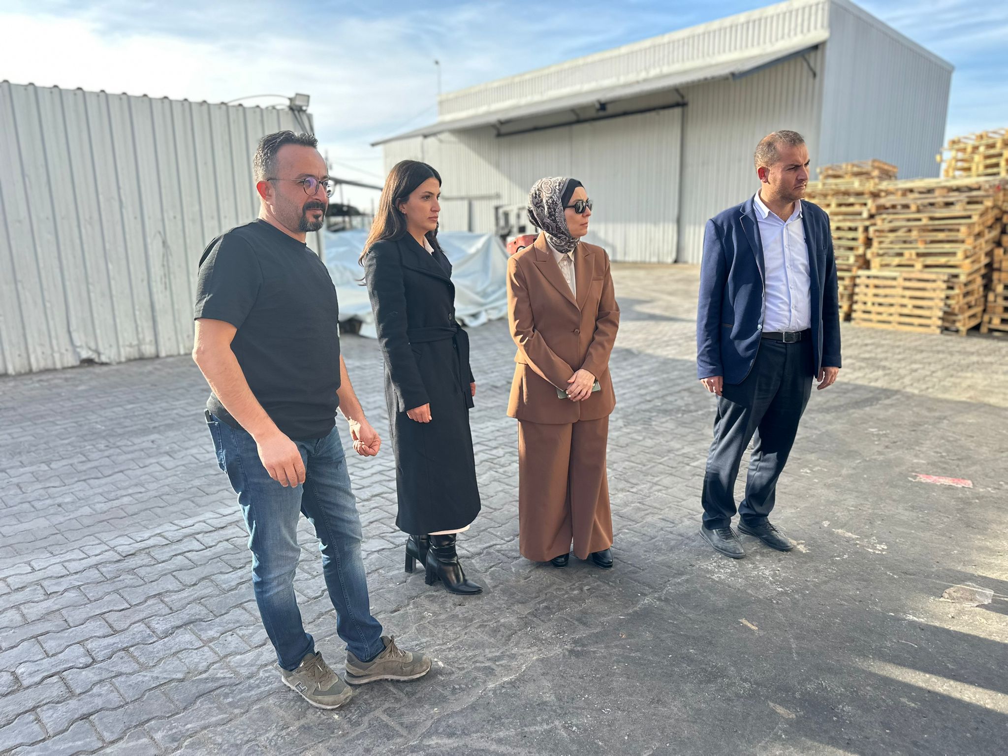 İl Müdürümüz Sn.Yasemin DEMİRÖRS Hanımefendi ve Çed ve Çevre izinleri Şube Müdürü Mehmet YILDIRIM Nevşehir Acıgöl OSB'de faaliyet gösteren Patates cips  fabrikasında denetimlerde bulunmuştur.