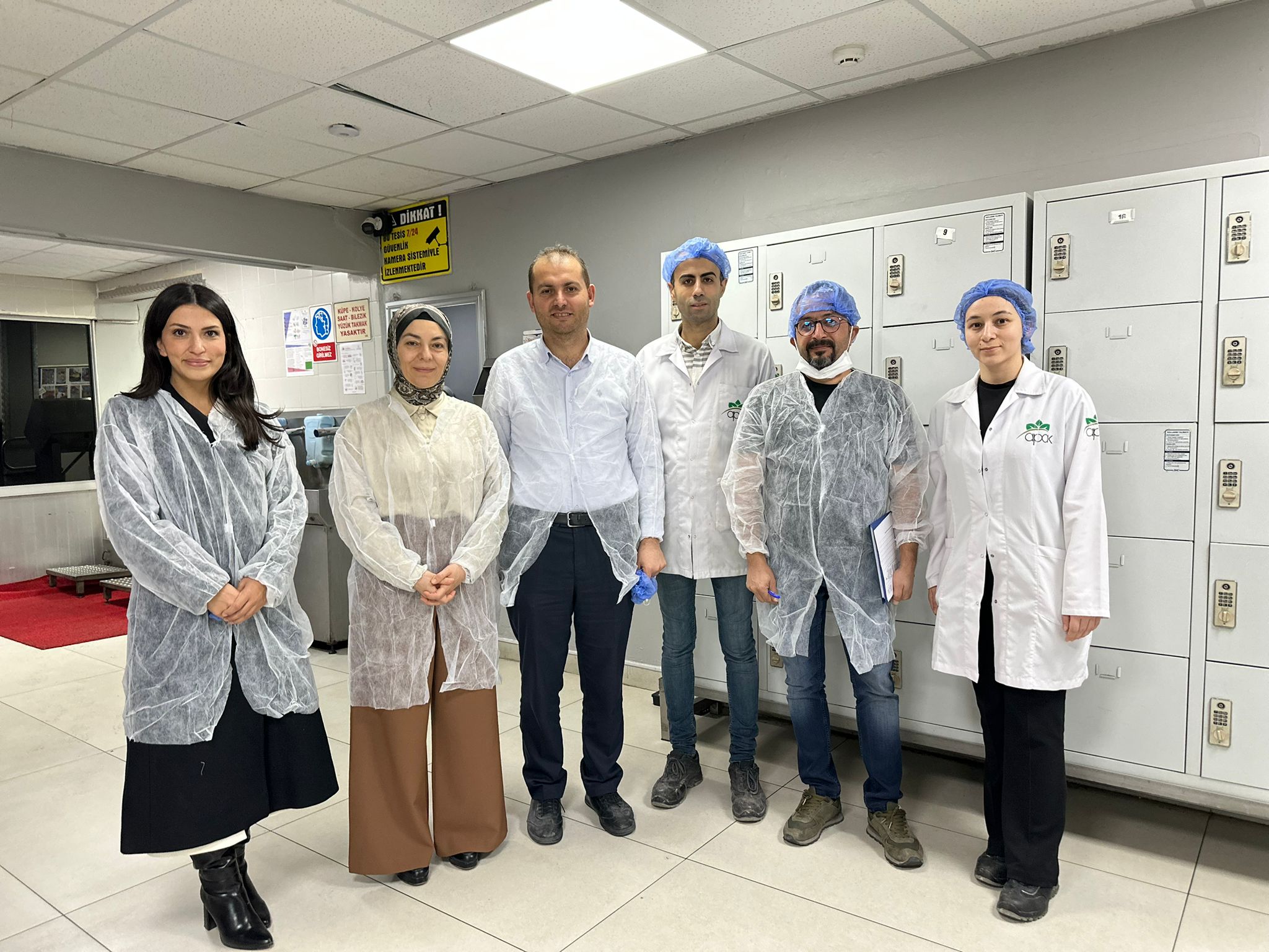 İl Müdürümüz Sn.Yasemin DEMİRÖRS Hanımefendi ve Çed ve Çevre izinleri Şube Müdürü Mehmet YILDIRIM Nevşehir Acıgöl OSB'de faaliyet gösteren Patates cips  fabrikasında denetimlerde bulunmuştur.