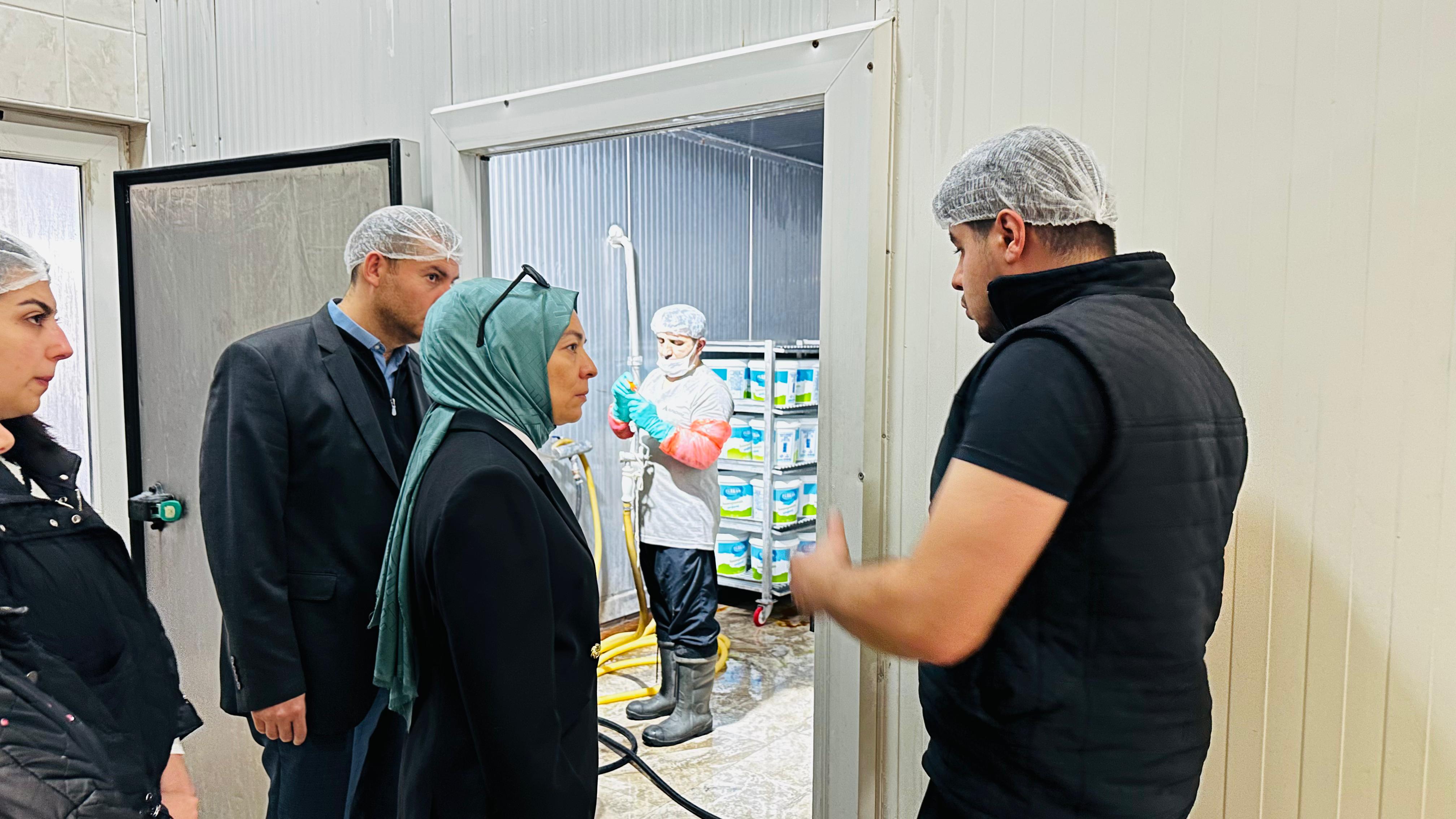 İl Müdürümüz Sn.Yasemin DEMİRÖRS Hanımefendi ve ÇED ve Çevre izinleri Şube Müdürü Mehmet YILDIRIM Nevşehir Merkezde bulunan Süt işleme Ve Peynir Üretim tesisinde inceleme ve denetimlerde bulunmuştur.