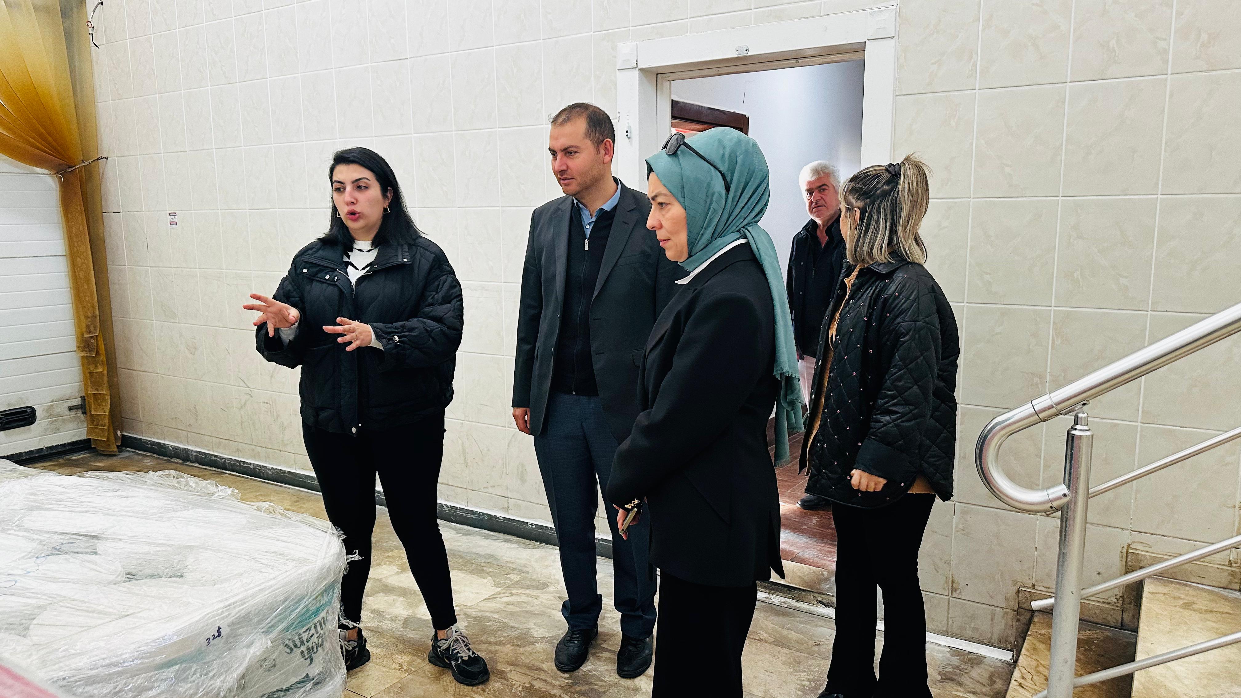 İl Müdürümüz Sn.Yasemin DEMİRÖRS Hanımefendi ve ÇED ve Çevre izinleri Şube Müdürü Mehmet YILDIRIM Nevşehir Merkezde bulunan Süt işleme Ve Peynir Üretim tesisinde inceleme ve denetimlerde bulunmuştur.