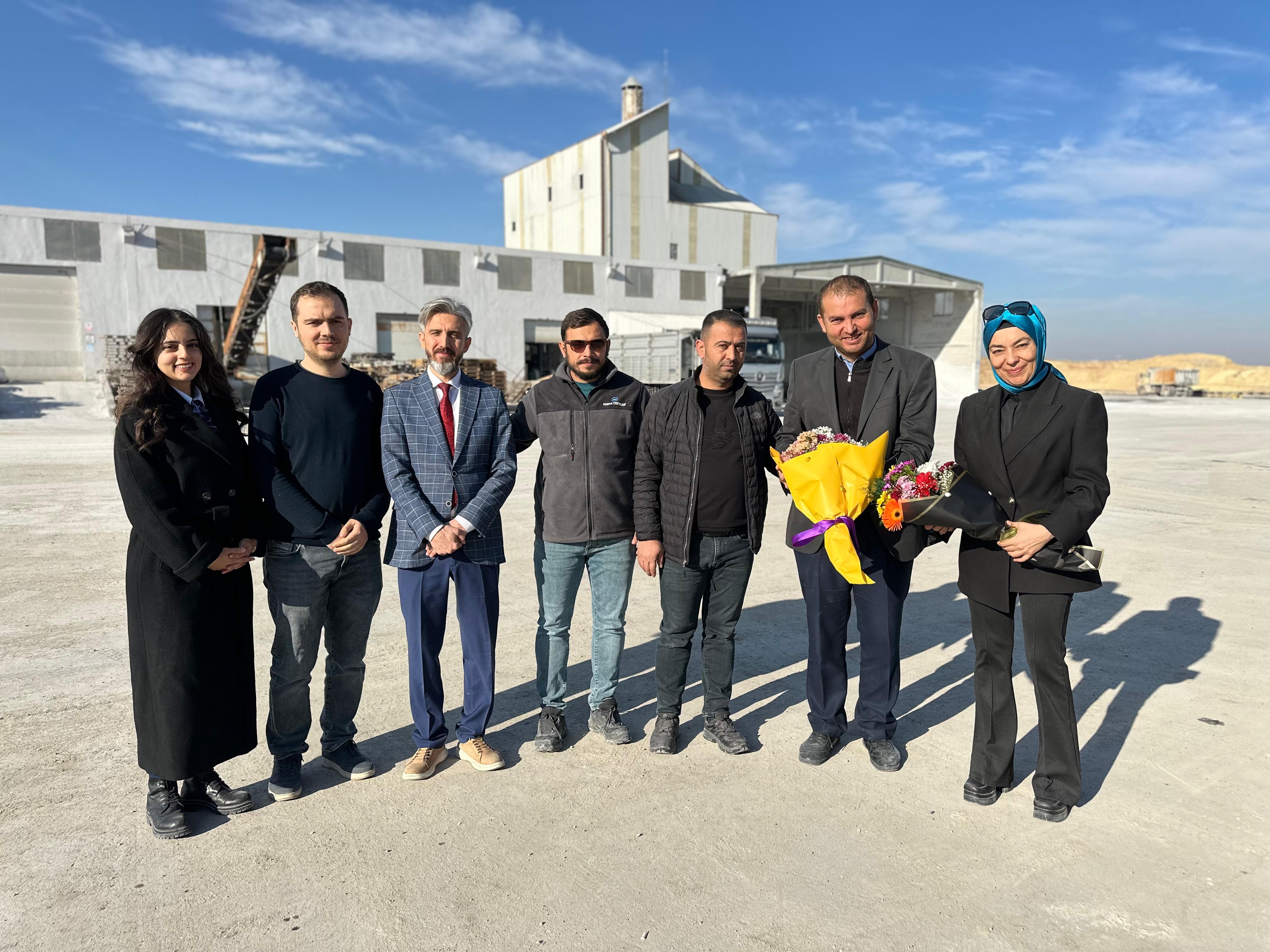 İl Müdürümüz Sn.Yasemin DEMİRÖRS Hanımefendi ve ÇED ve Çevre izinleri Şube Müdürü Mehmet YILDIRIM, Gülşehir ilçesinde bulunan Tuz üretim tesisinde inceleme ve denetimlerde bulunmuştur.