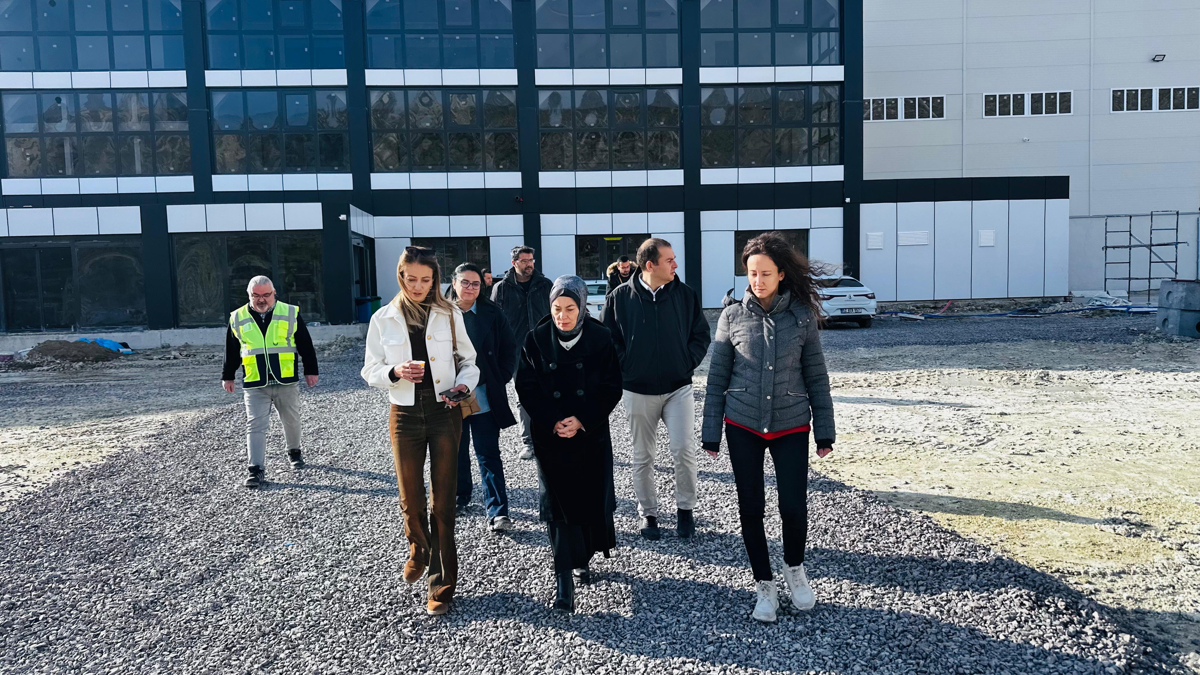 İl Müdürümüz Sn. Yasemin DEMİRÖRS Hanımefendi ve ÇED ve Çevre izinleri Şube Müdürü Mehmet YILDIRIM Ürgüp ilçesinde bulunan maden şirketinde denetim ve incelemelerde bulunmuştur.