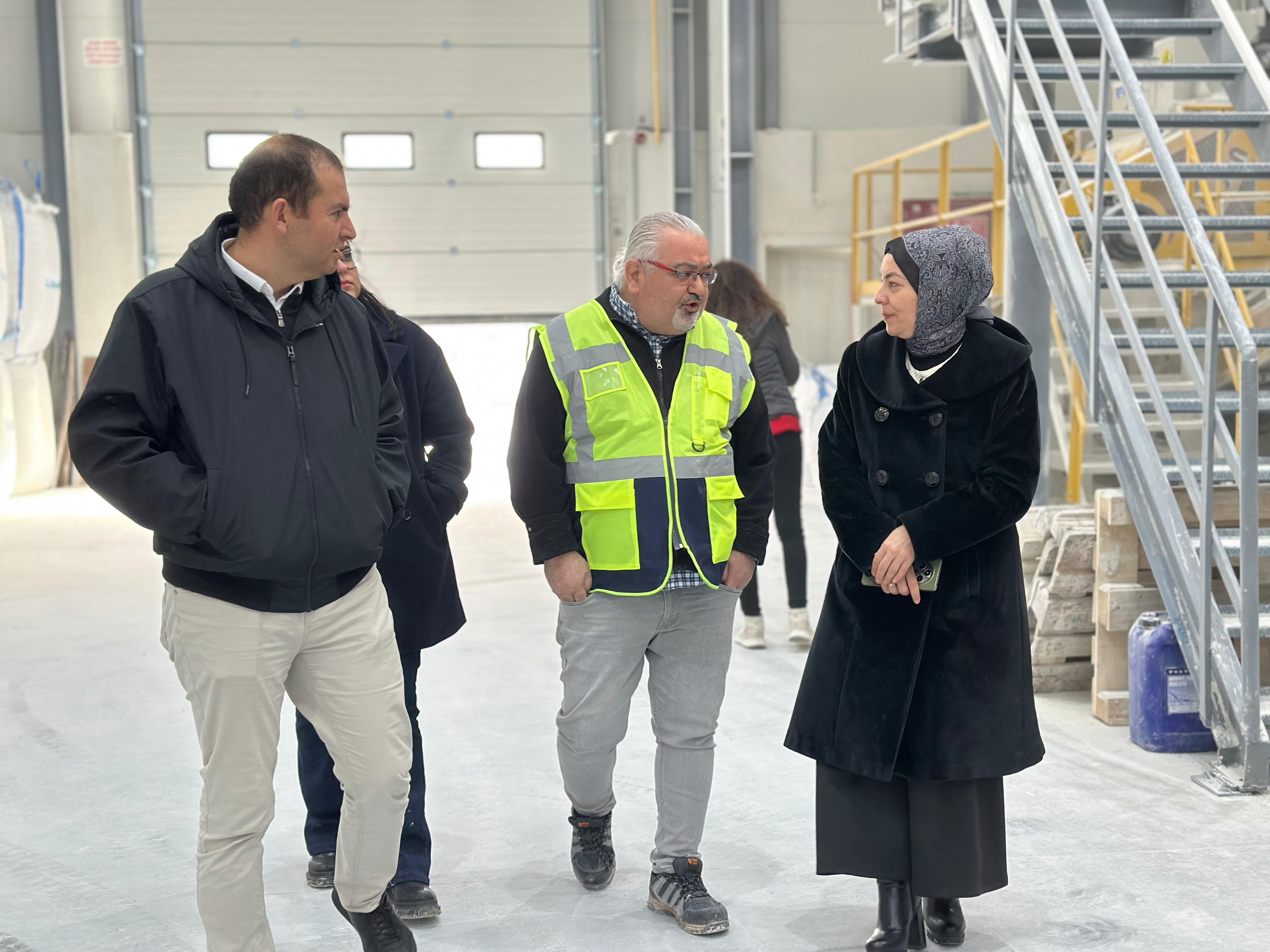 İl Müdürümüz Sn. Yasemin DEMİRÖRS Hanımefendi ve ÇED ve Çevre izinleri Şube Müdürü Mehmet YILDIRIM Ürgüp ilçesinde bulunan maden şirketinde denetim ve incelemelerde bulunmuştur.