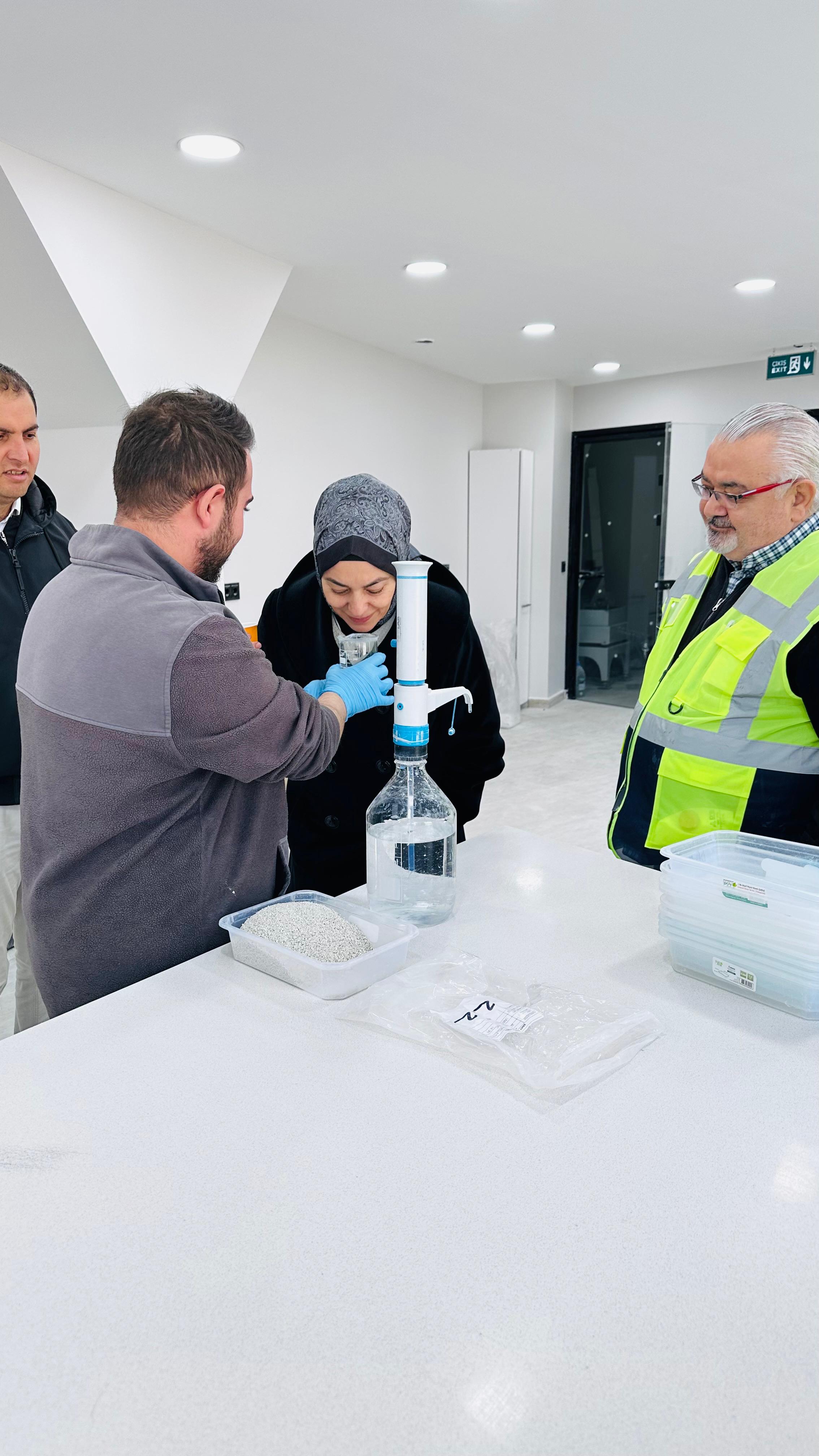 İl Müdürümüz Sn. Yasemin DEMİRÖRS Hanımefendi ve ÇED ve Çevre izinleri Şube Müdürü Mehmet YILDIRIM Ürgüp ilçesinde bulunan maden şirketinde denetim ve incelemelerde bulunmuştur.