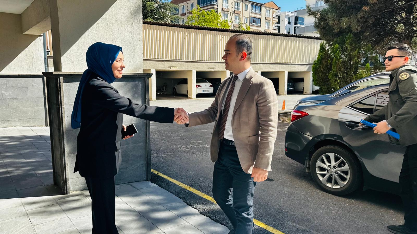 Kozaklı Kaymakamı Sn. Mert AÇAR İl Müdürümüz Sn. Yasemin DEMİRÖRS Hanımefendiyi makamında ziyaret etmiştir. Sn. Kaymakamımıza nazik ziyaretlerinden dolayı teşekkür ederiz.