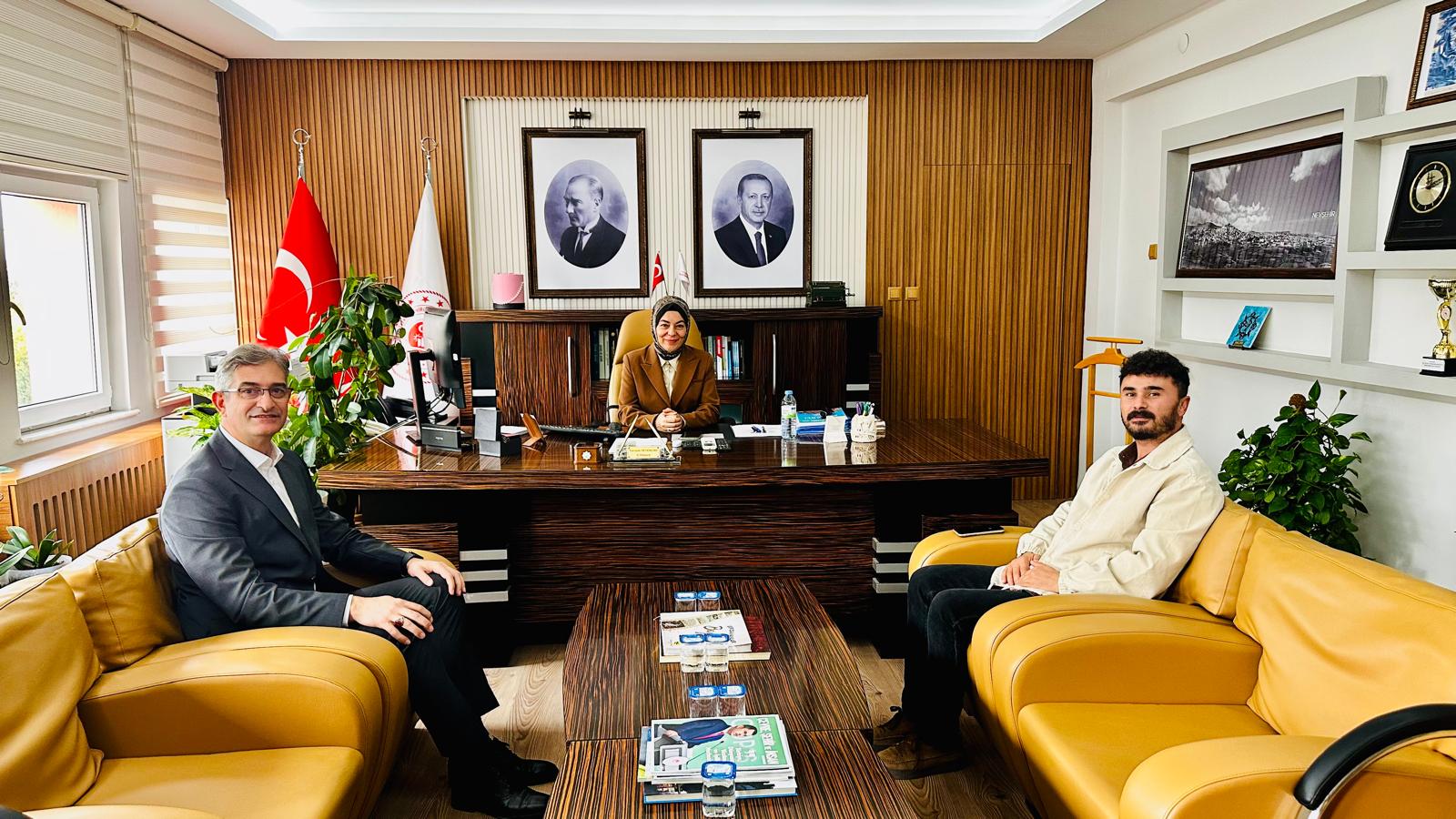 Nevşehir Gençlik ve Spor İl Müdürü Sn. Mustafa Hakan KESKİN, İl Müdürümüz Sn. Yasemin DEMİRÖRS Hanımefendiyi makamında ziyaret etmiştir. Nazik ziyaretlerinden dolayı kendilerine teşekkür ederiz.