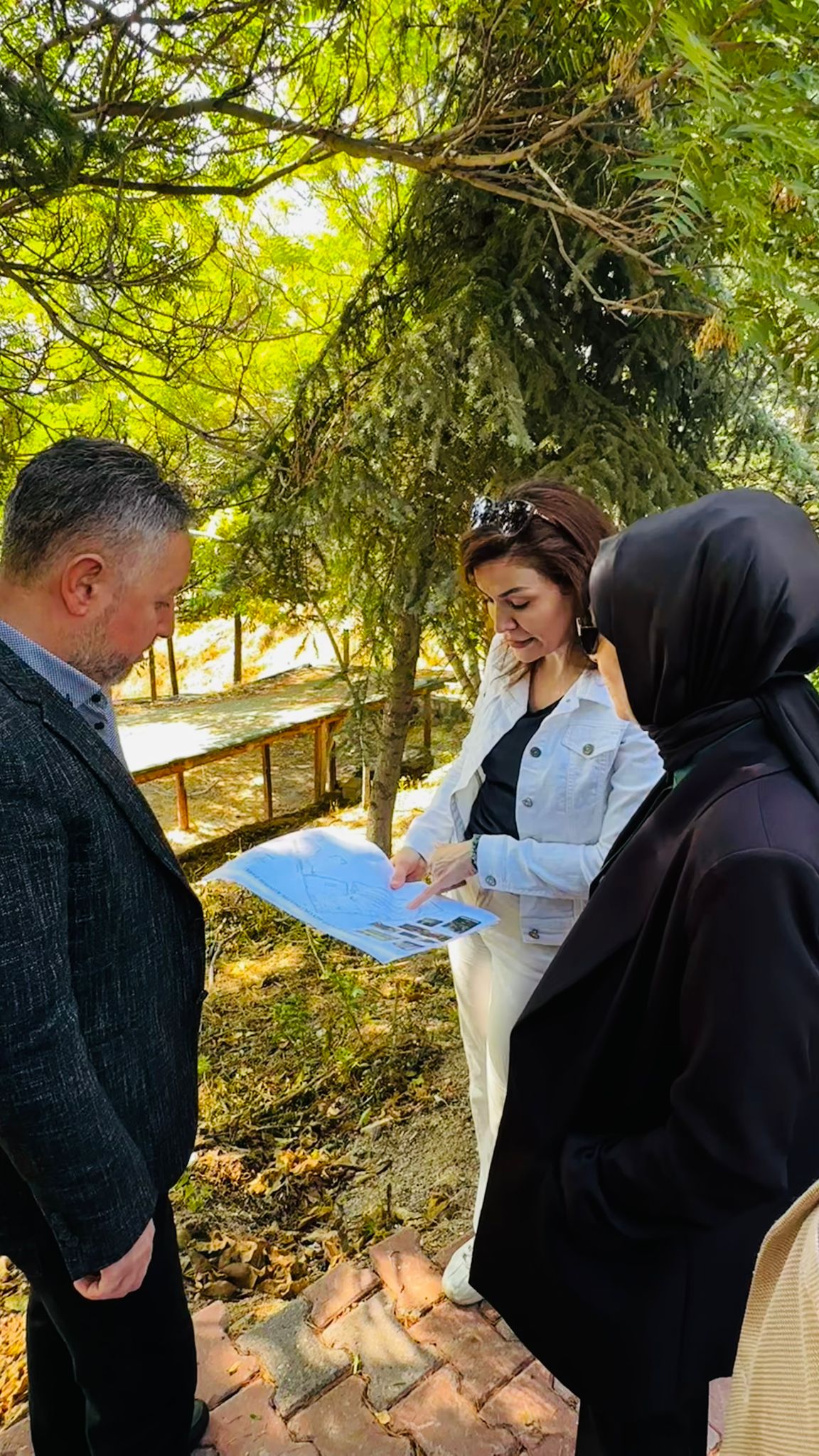 Proje ekibimiz tarafından hazirlanan Mikro Klimatik Konfor Alanı projesi için Ortahisar kasabasında İl Müdürümüz Sn.Yasemin DEMİRÖRS hanimefendi, Ortahisar Belediye Başkanı Mustafa ATEŞ ve teknik personellerce  yerinde incelemeler yapılmıştır.