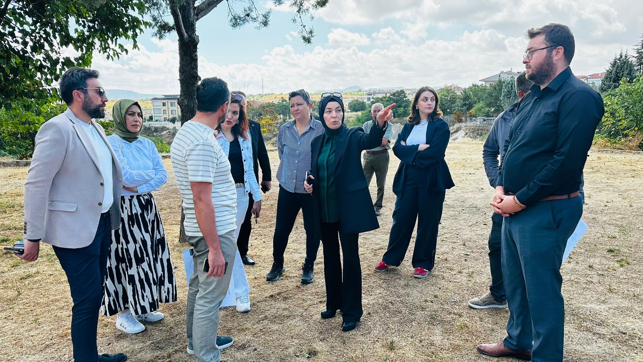 Proje ekibimiz tarafından hazirlanan Mikro Klimatik Konfor Alanı projesi için Ortahisar kasabasında İl Müdürümüz Sn.Yasemin DEMİRÖRS hanimefendi, Ortahisar Belediye Başkanı Mustafa ATEŞ ve teknik personellerce  yerinde incelemeler yapılmıştır.