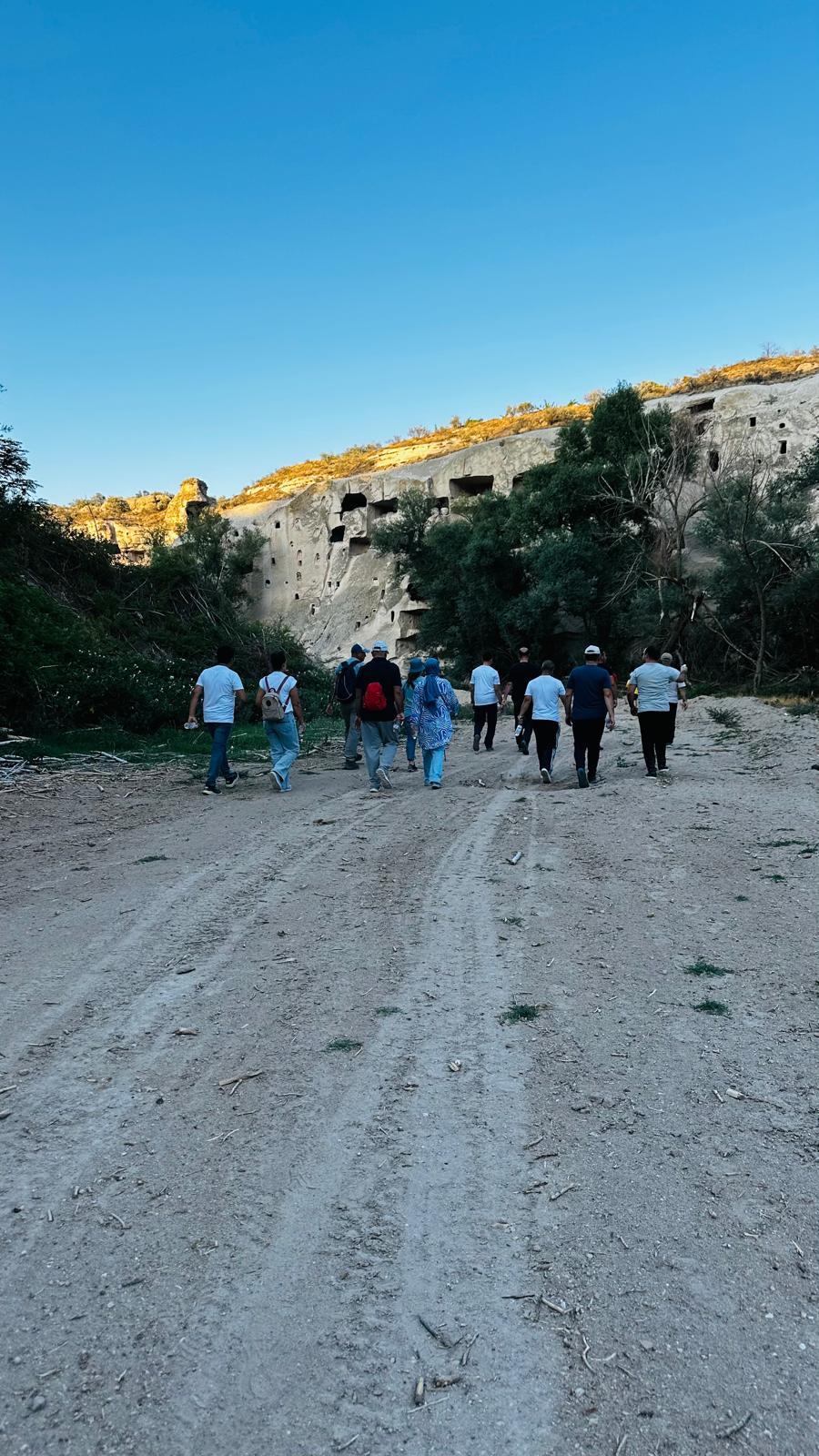 Vadilerimizi keşfediyoruz.!  İl Müdürümüz Sayın Yasemin DEMİRÖRS ve kurum personellerimizle vadileri geziyoruz.  ÇAT VADİSİ