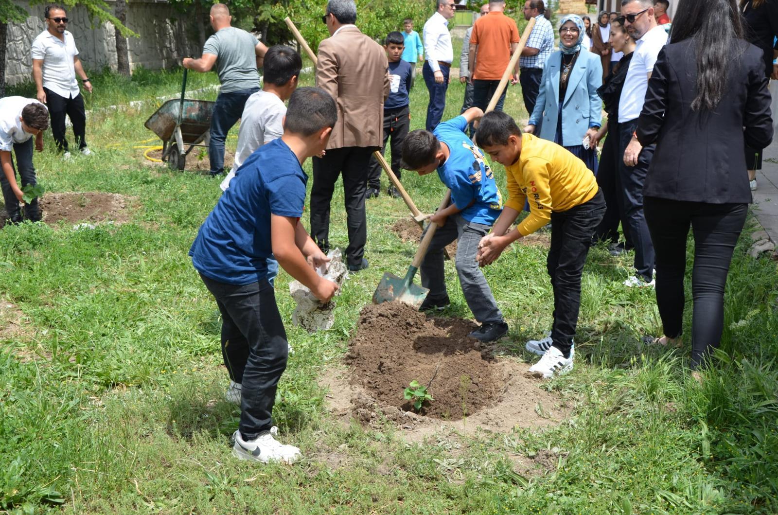 Çevre Haftasında Öğrencilere Plastik Kirliliği Eğitimi