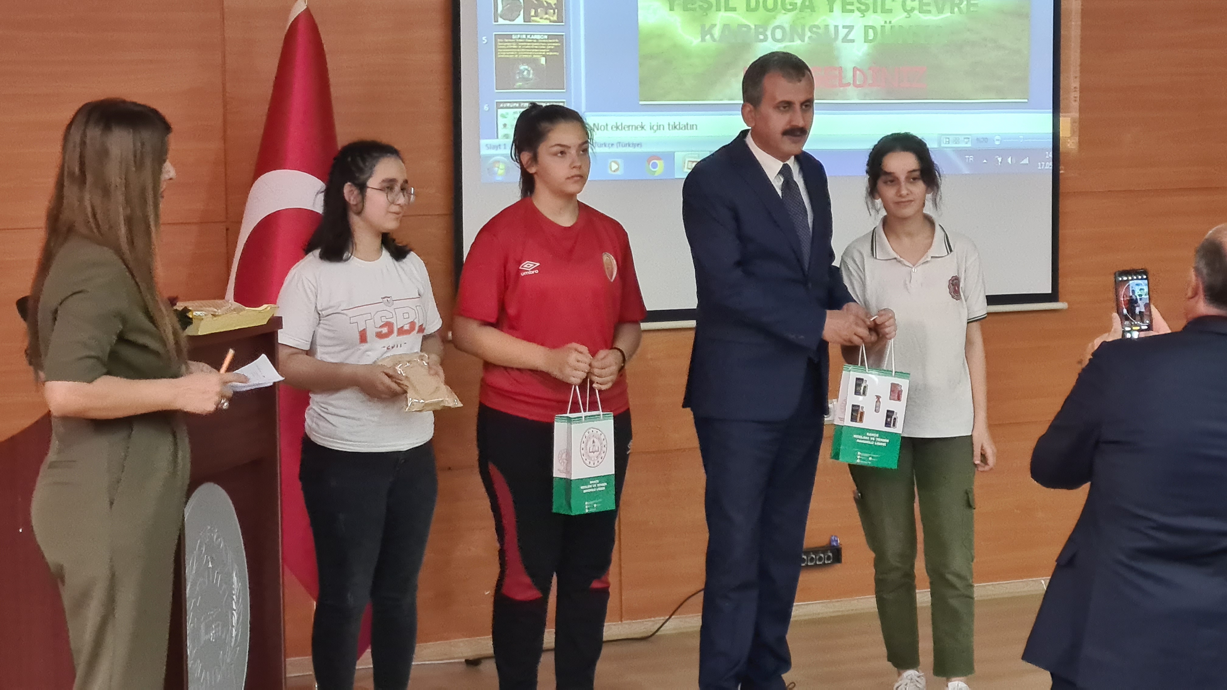 2022 Avrupa Mesleki Beceriler Haftası Kapsamında Yeşil Çevre, Karbonsuz Dünya konulu program düzenlendi.