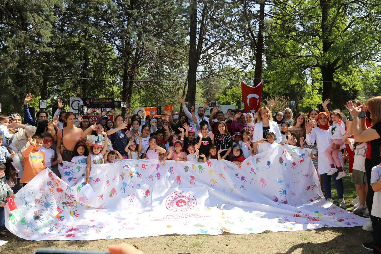 23 Nisan Ulusal Egemenlik ve Çocuk Bayramında Çevre, Şehircilik ve İklim Değişikliği Bakanlığı olarak, 81 ilimizde eş zamanlı olarak Çevre ve Çocuk Şenliği düzenlendi.