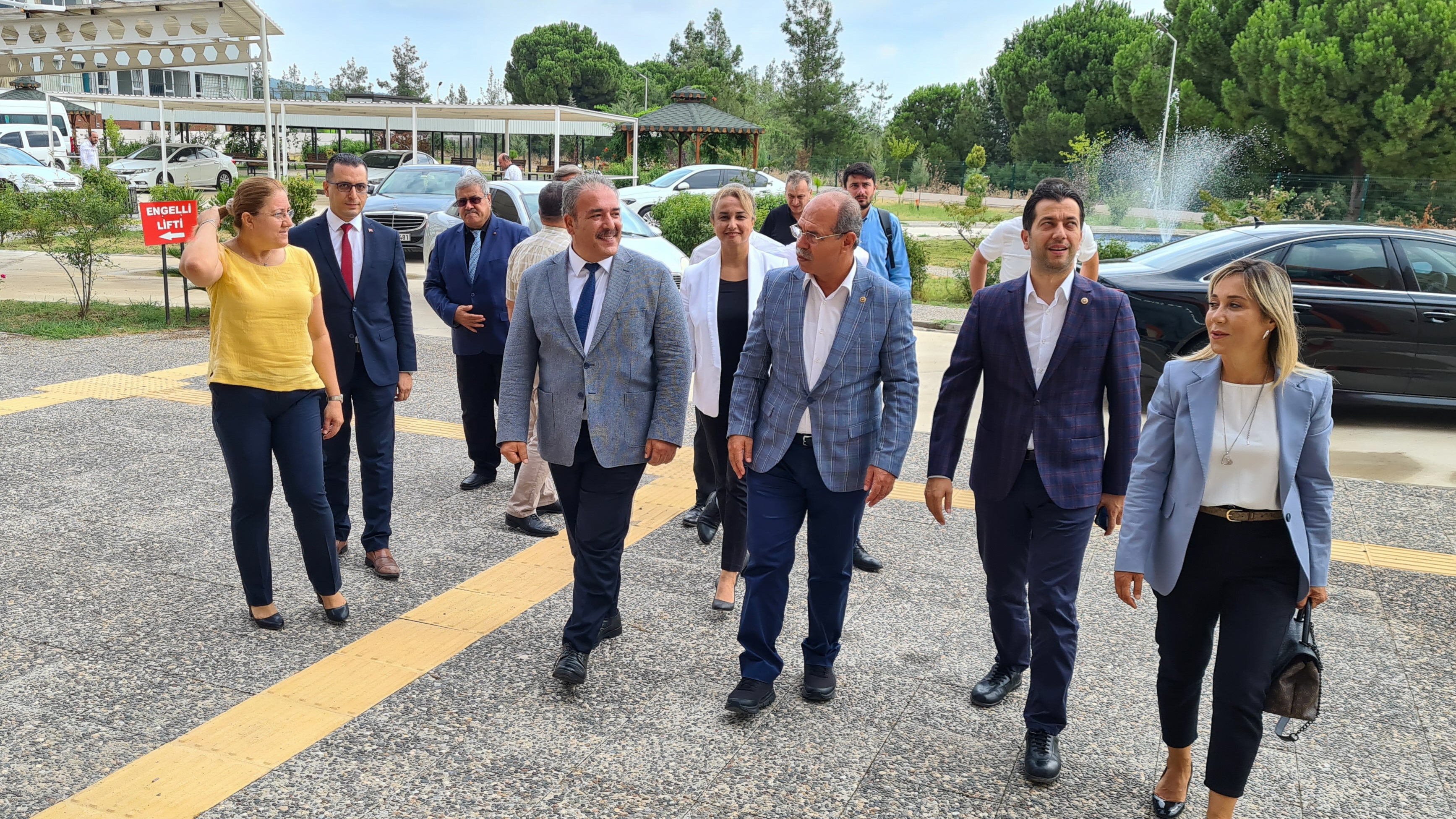 Ak Parti Çevre, Şehir ve Kültür Başkan yardımcısı Antalya milletvekili Sn. Dr. Tuba Vural ÇOKAL ve beraberinde bulunan heyet Müdürlüğümüzü ziyaret etti.