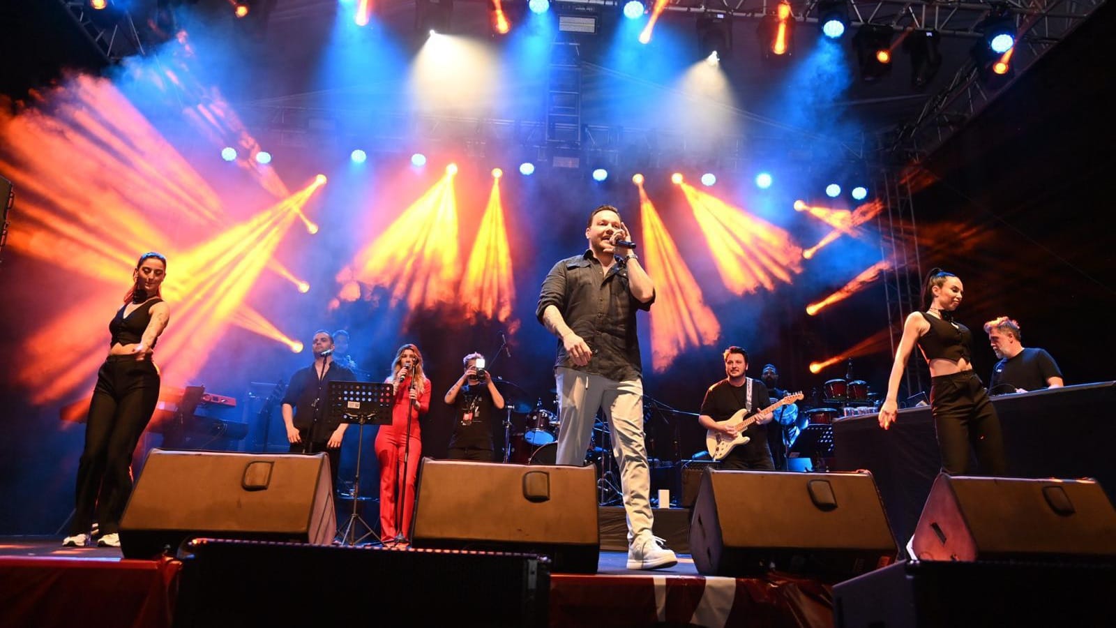 Bakanlığımızın Katkılarıyla Düzenlenen Sinan Akçıl Konserine Yoğun İlgi