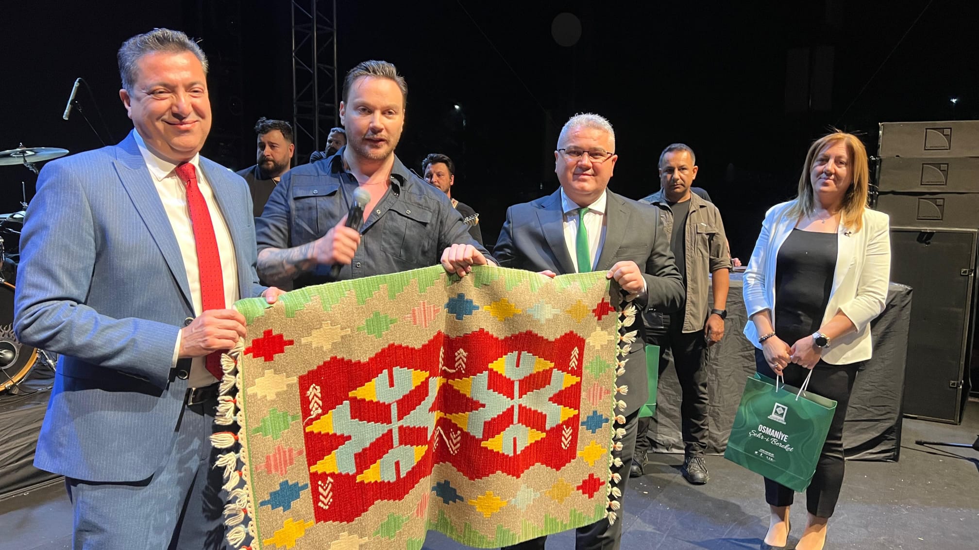 Bakanlığımızın Katkılarıyla Düzenlenen Sinan Akçıl Konserine Yoğun İlgi