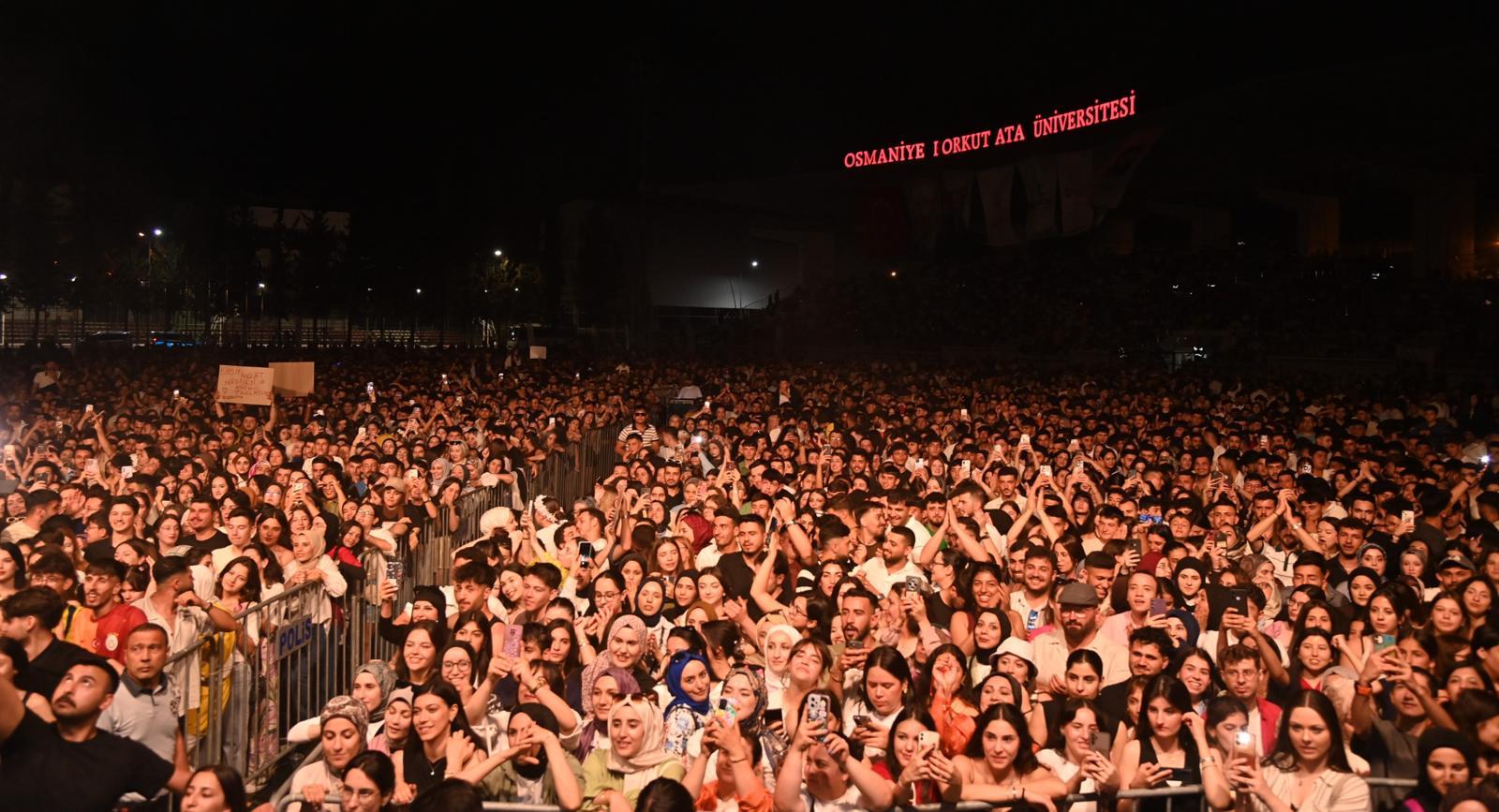Bakanlığımızın Katkılarıyla Düzenlenen Sinan Akçıl Konserine Yoğun İlgi
