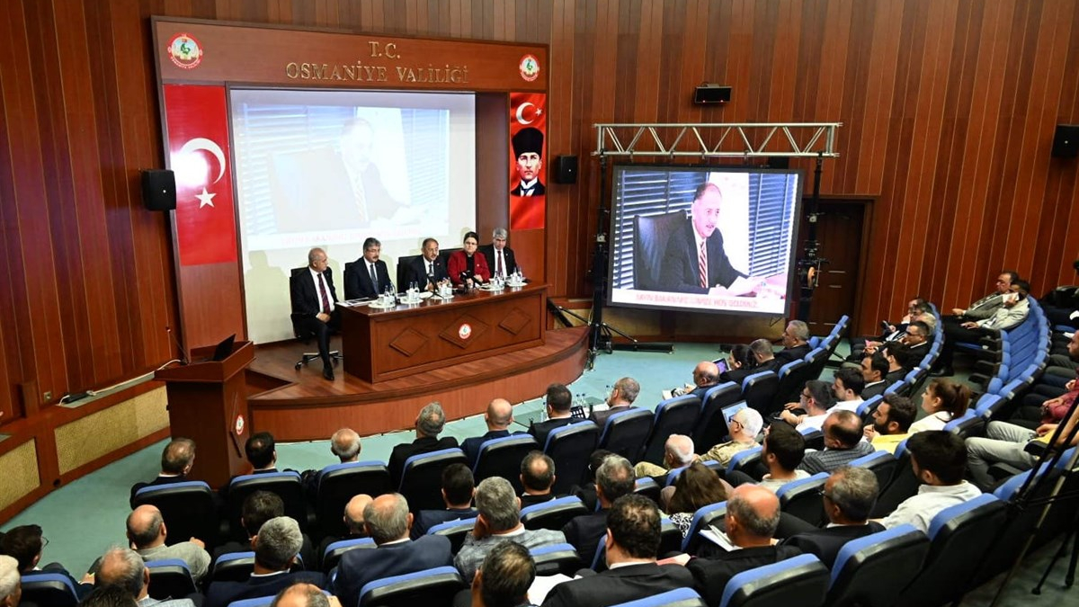 Çevre, Şehircilik ve İklim Değişikliği Bakanımız Sayın Mehmet Özhaseki Başkanlığında Valilik Ahmet Cevdet Paşa Toplantı Salonunda Değerlendirme Toplantısı Yapıldı.