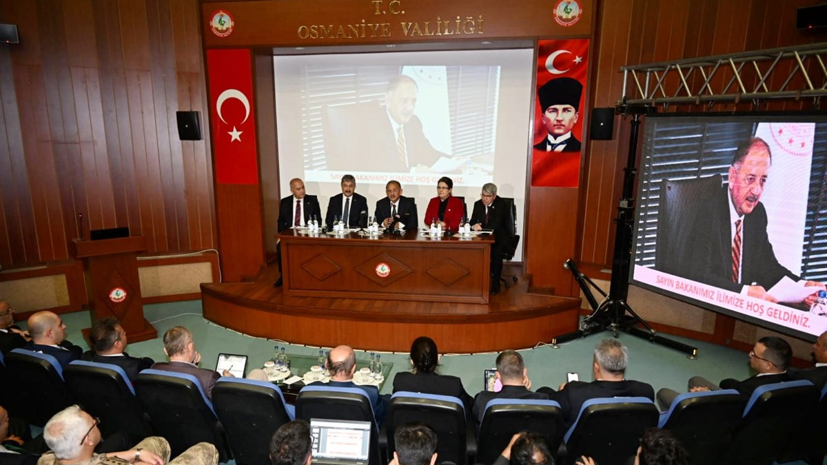 Çevre, Şehircilik ve İklim Değişikliği Bakanımız Sayın Mehmet Özhaseki Başkanlığında Valilik Ahmet Cevdet Paşa Toplantı Salonunda Değerlendirme Toplantısı Yapıldı.