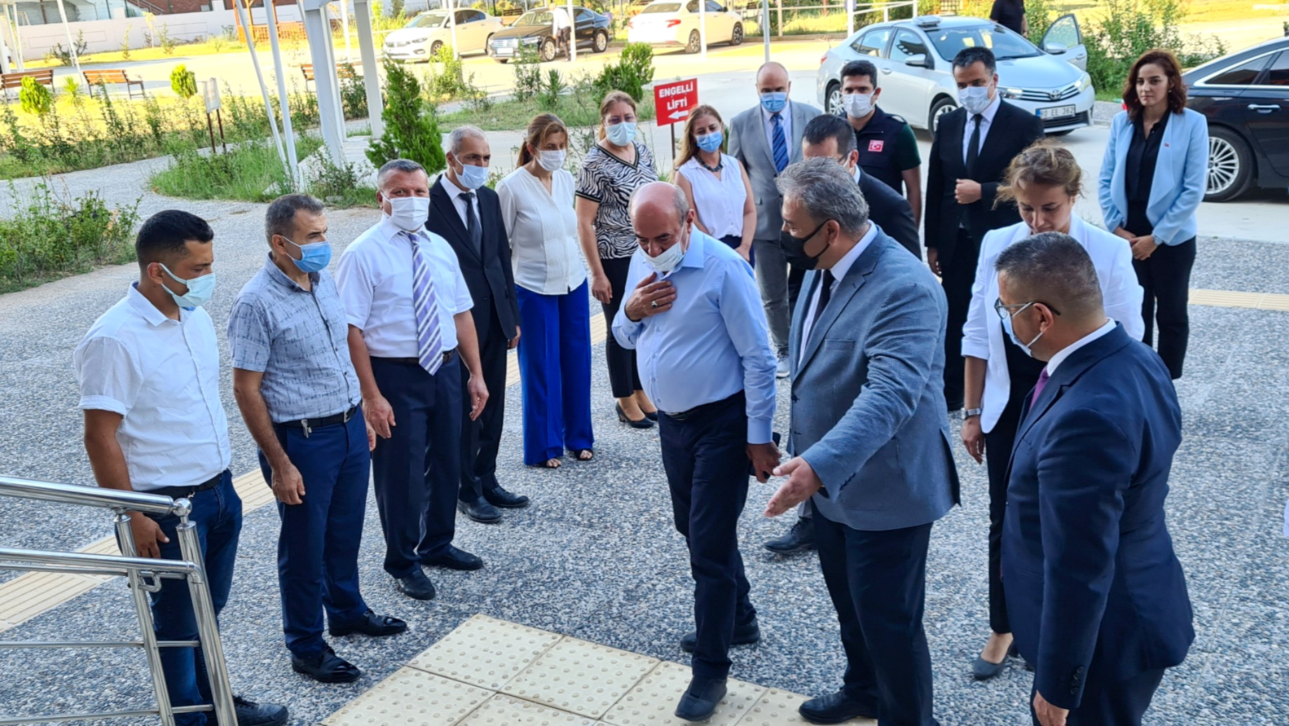 Çevre ve Şehircilik Bakan Yardımcımız Mücahit Demirtaş ile beraberinde bulunan heyet İl Müdürümüz İrfan Remzi Yılmazı ziyaret etti.