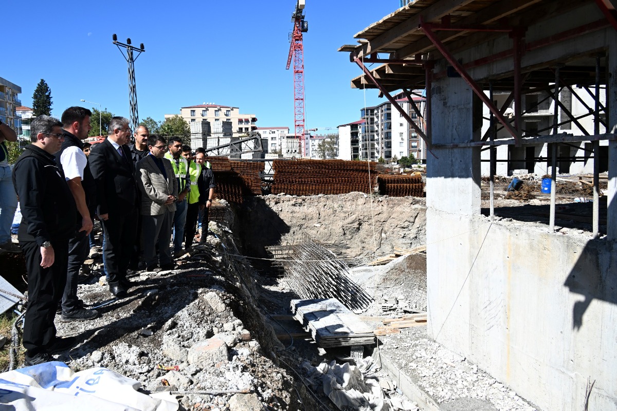 Esenevler Mahallesi Rezerv Alanında Yapımı Devam Eden Deprem Konutları İnşaatında İnceleme