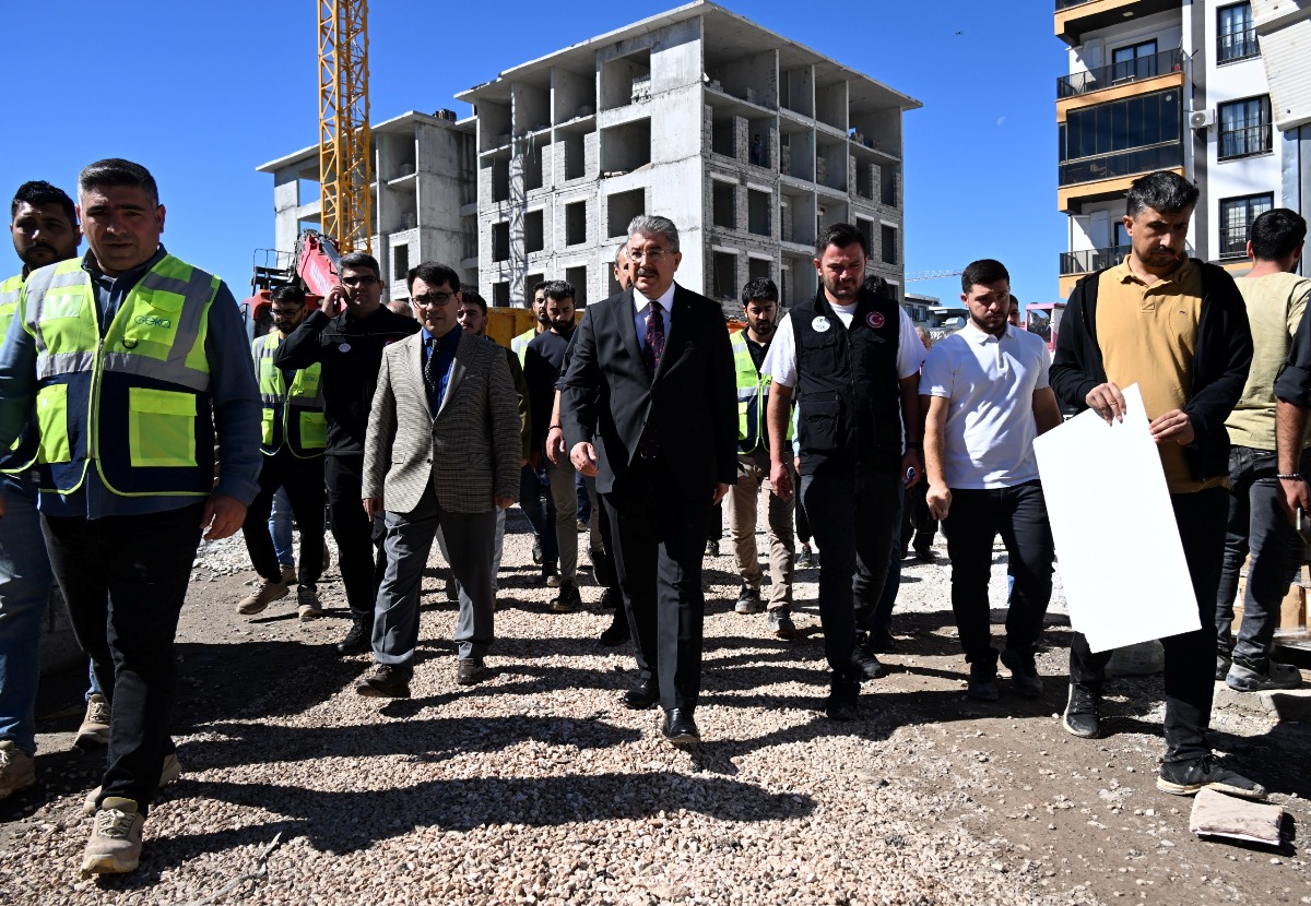 Esenevler Mahallesi Rezerv Alanında Yapımı Devam Eden Deprem Konutları İnşaatında İnceleme