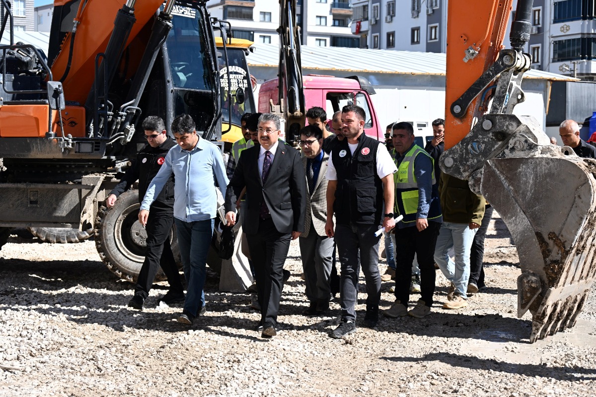 Esenevler Mahallesi Rezerv Alanında Yapımı Devam Eden Deprem Konutları İnşaatında İnceleme