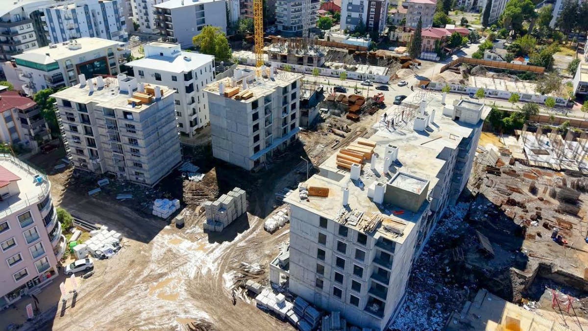 Esenevler Mahallesi Rezerv Alanında Yapımı Devam Eden Deprem Konutları İnşaatında İnceleme