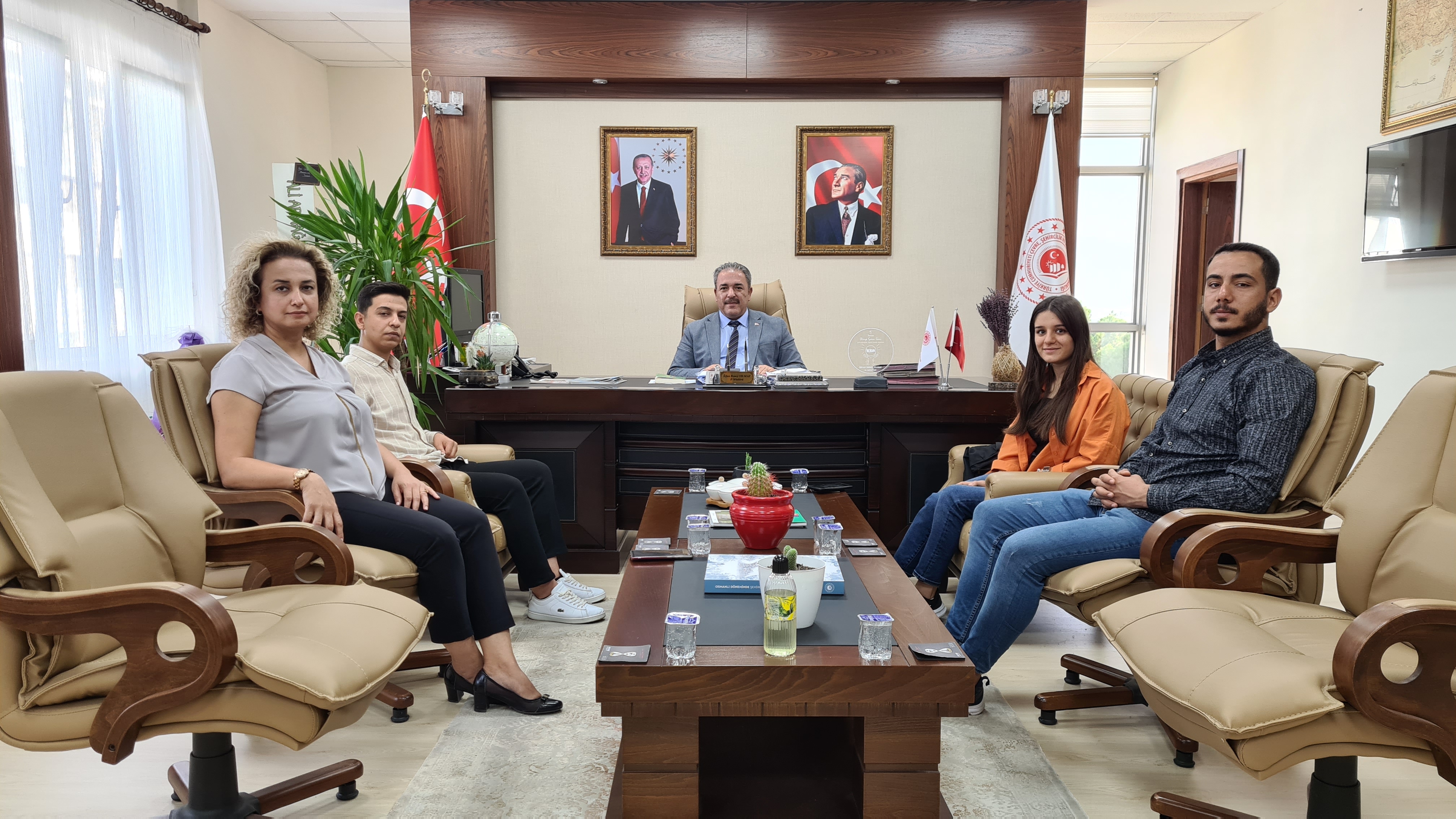 İklim Elçisi Beyza Güroğlu, Yasin Yılmaz ve Hasan Kaya, İl Müdürümüz İrfan Remzi Yılmaz'ı Makamında Ziyaret Etti.