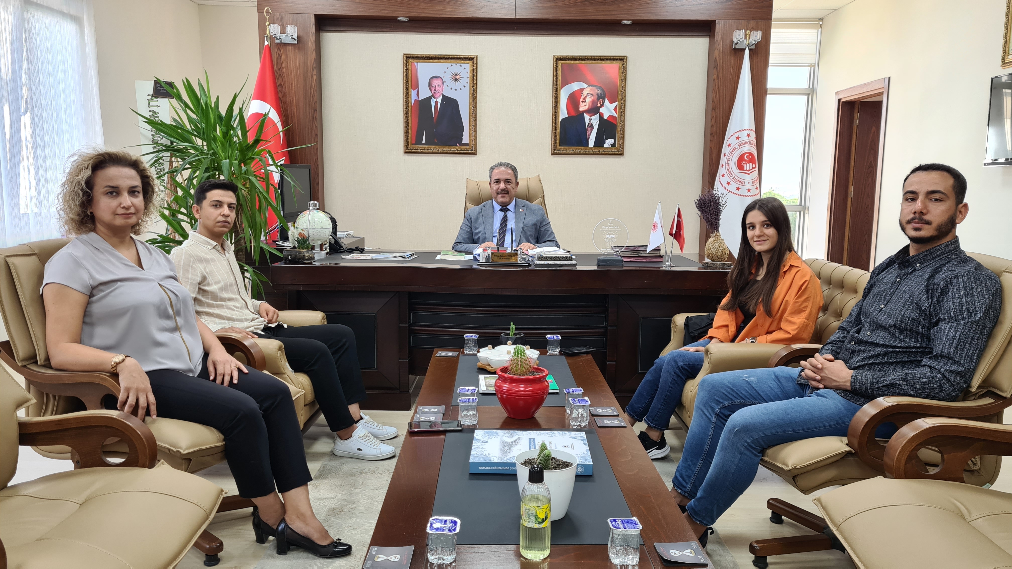 İklim Elçisi Beyza Güroğlu, Yasin Yılmaz ve Hasan Kaya, İl Müdürümüz İrfan Remzi Yılmaz'ı Makamında Ziyaret Etti.