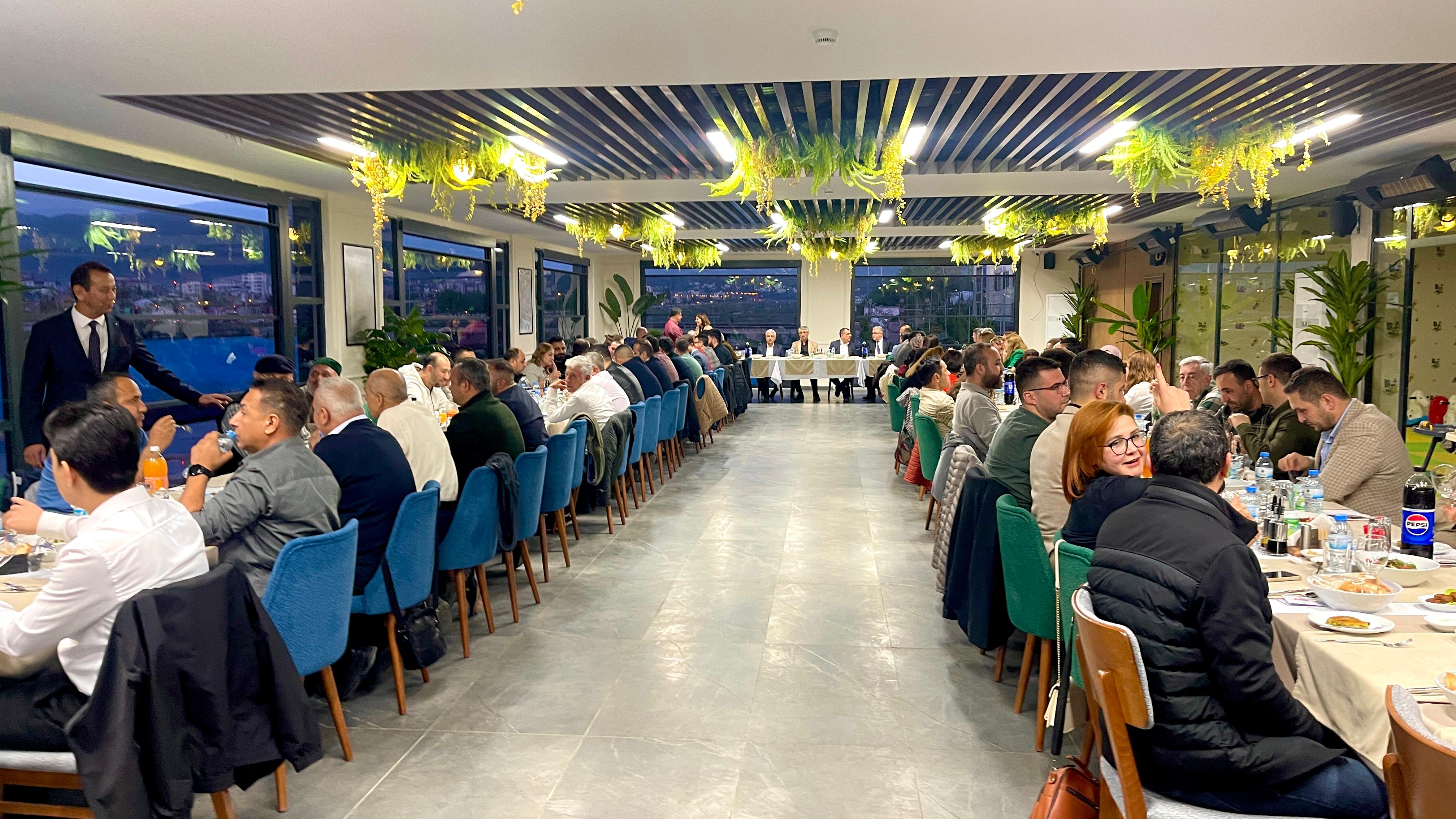 İl Müdürlüğümüz personeli için düzenlenen yemek davetinde bir araya geldik.