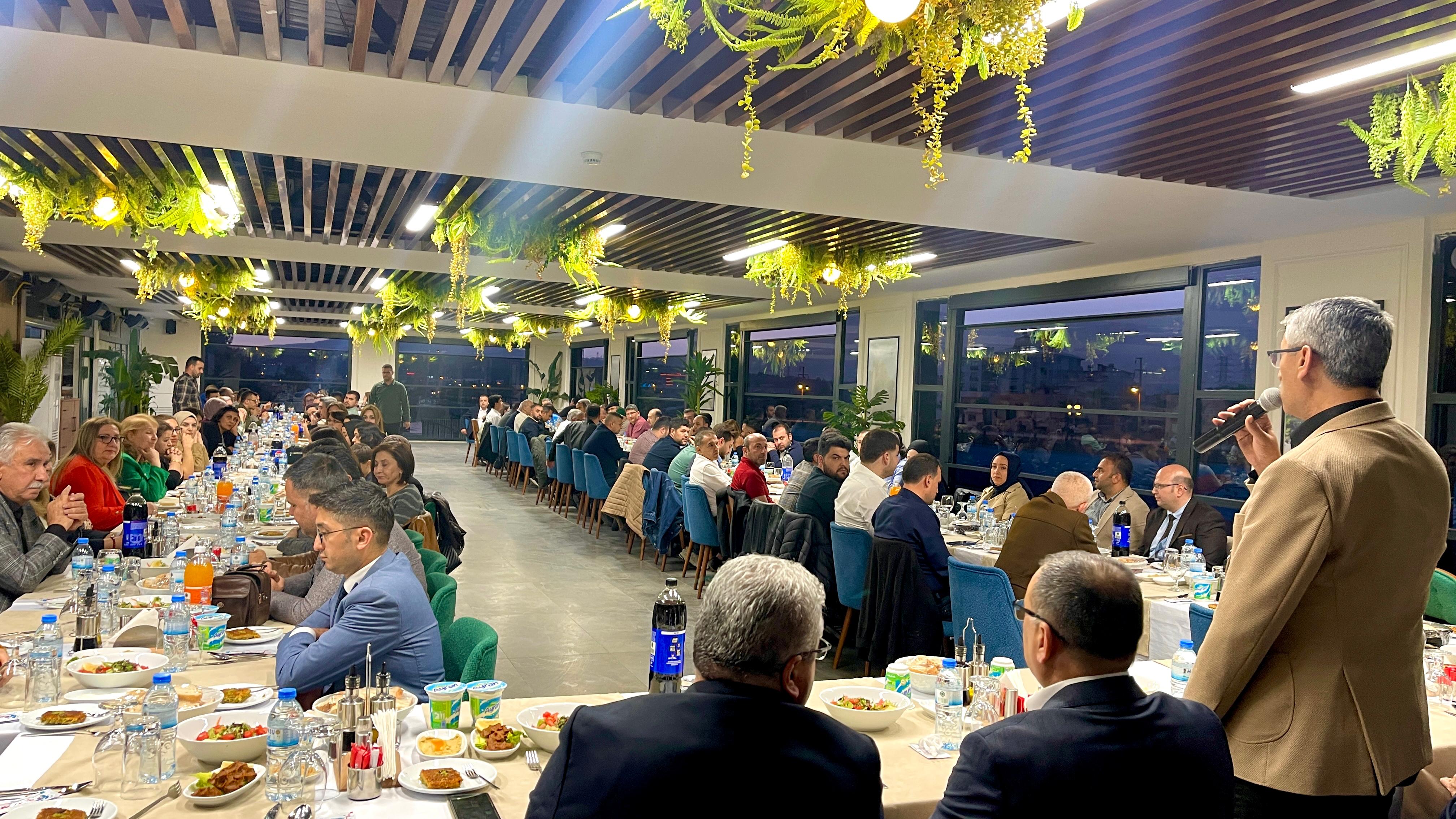 İl Müdürlüğümüz personeli için düzenlenen yemek davetinde bir araya geldik.