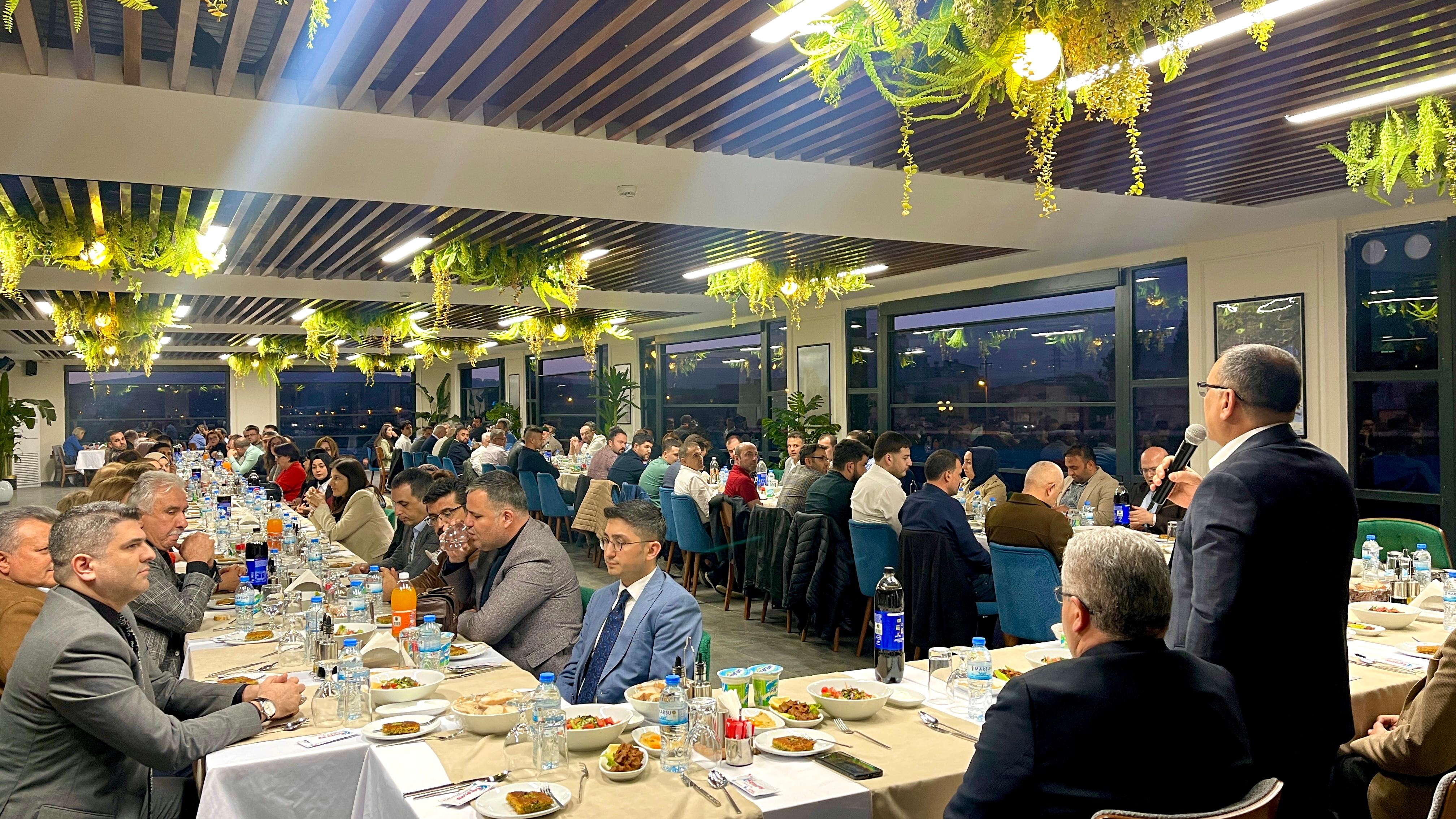 İl Müdürlüğümüz personeli için düzenlenen yemek davetinde bir araya geldik.