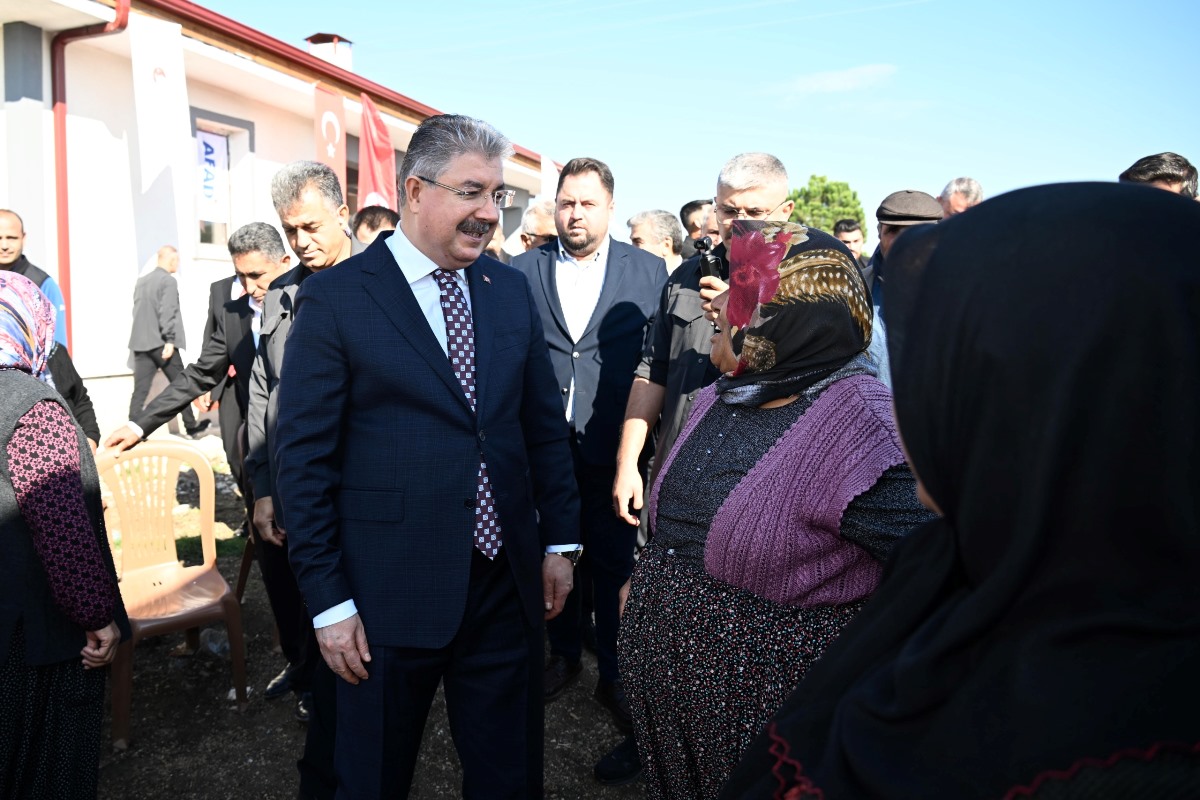 Karagedik Köyü’nde Yapımı Tamamlanan 12 Köy Deprem Konutu İçin Hak Sahiplerine Anahtar Teslim Töreni